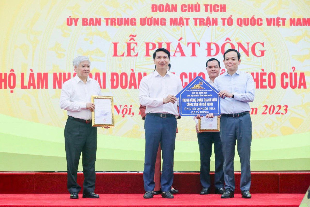 Chủ tịch nước dự chương trình ‘Triệu tấm lòng yêu thương - Nghìn mái nhà hạnh phúc’ ảnh 4