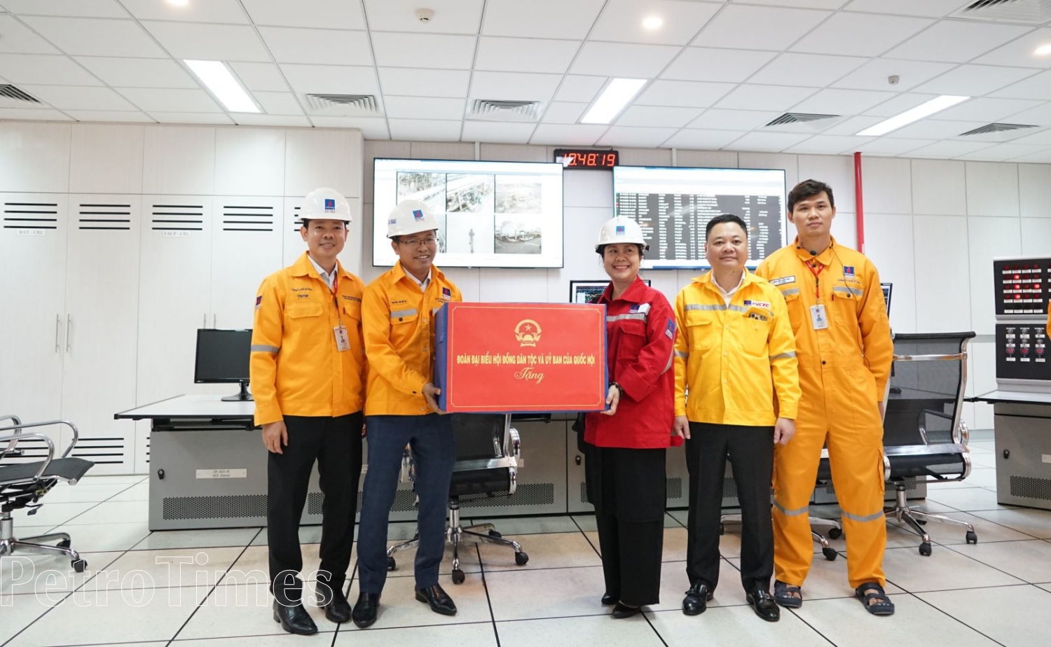 Đoàn Đại biểu Hội đồng Dân tộc và các Ủy ban của Quốc hội nhấn mạnh vai trò quan trọng của ngành Dầu khí