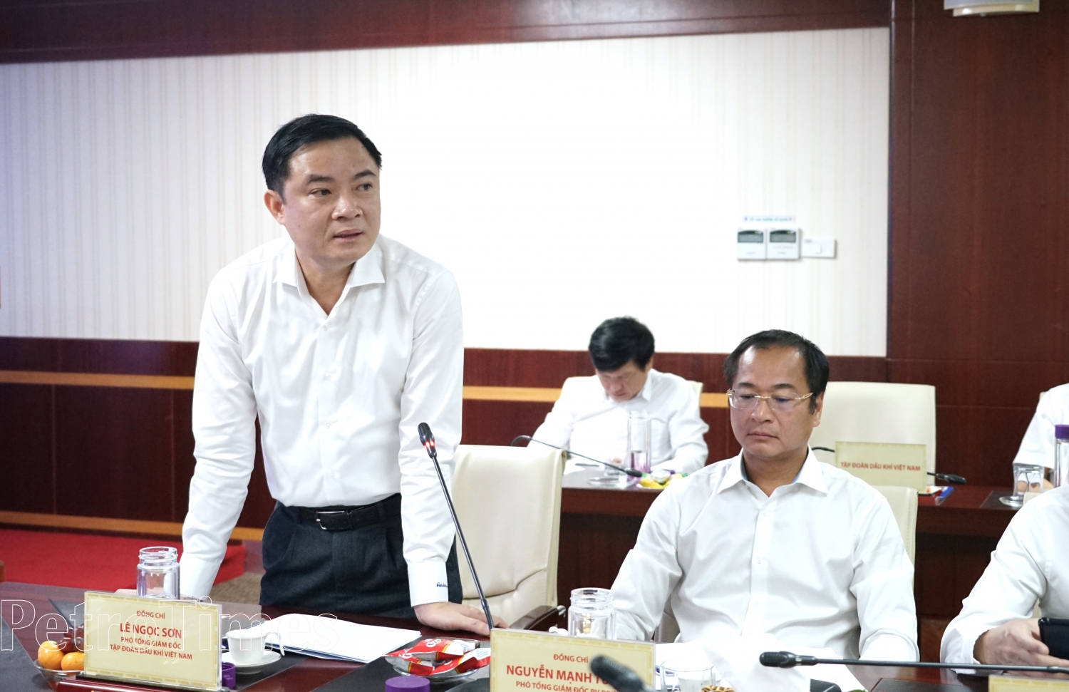 Đoàn Đại biểu Hội đồng Dân tộc và các Ủy ban của Quốc hội nhấn mạnh vai trò quan trọng của ngành Dầu khí