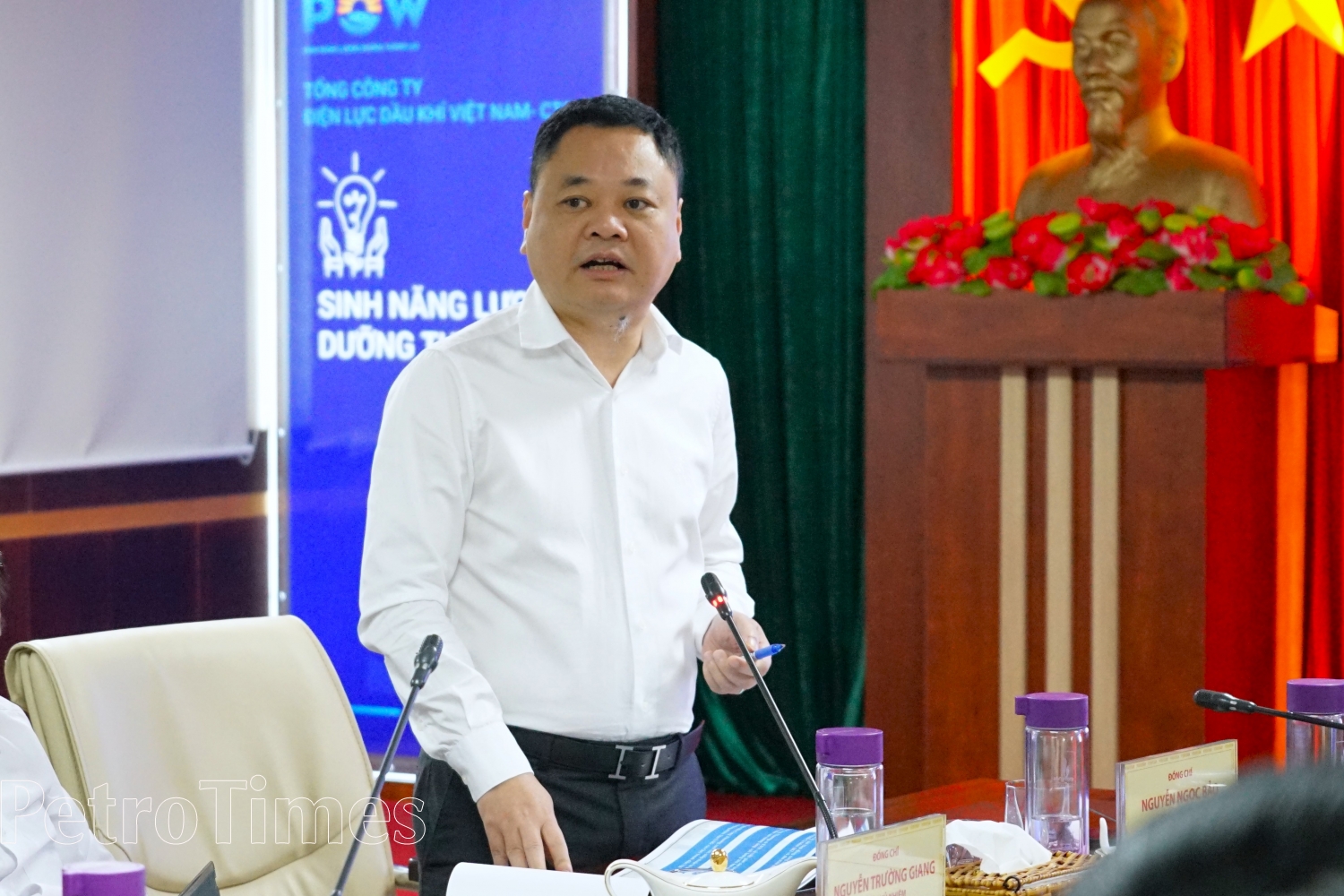 Đoàn Đại biểu Hội đồng Dân tộc và các Ủy ban của Quốc hội nhấn mạnh vai trò quan trọng của ngành Dầu khí