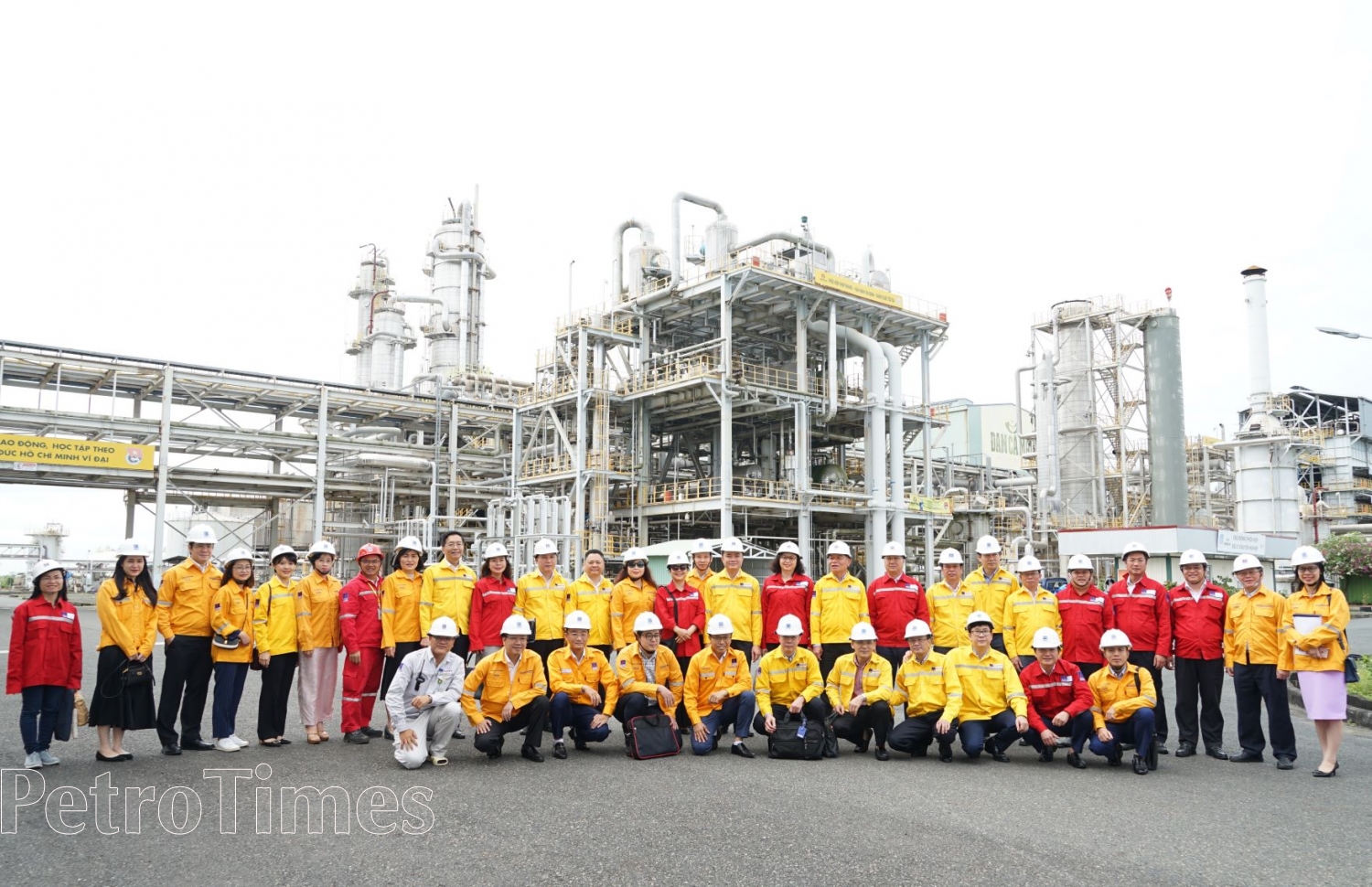 Đoàn Đại biểu Hội đồng Dân tộc và các Ủy ban của Quốc hội nhấn mạnh vai trò quan trọng của ngành Dầu khí