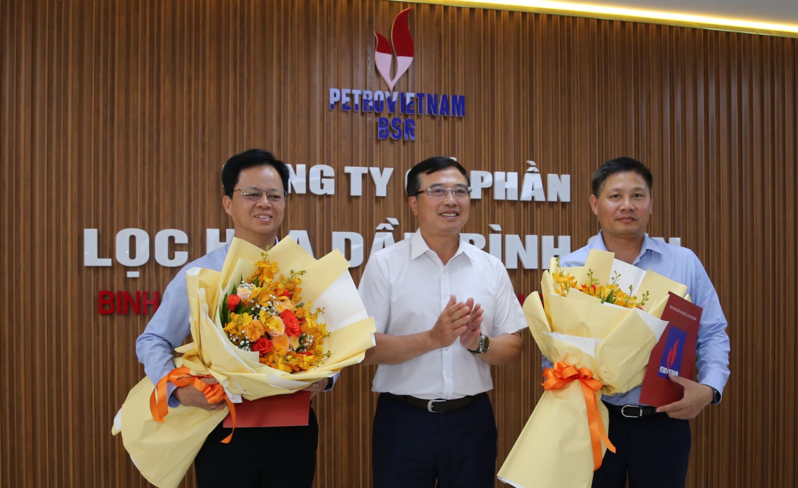 Trao quyết định chuẩn y Bí thư, Phó Bí thư Đảng ủy Công ty Lọc hóa dầu Bình Sơn - ảnh 1