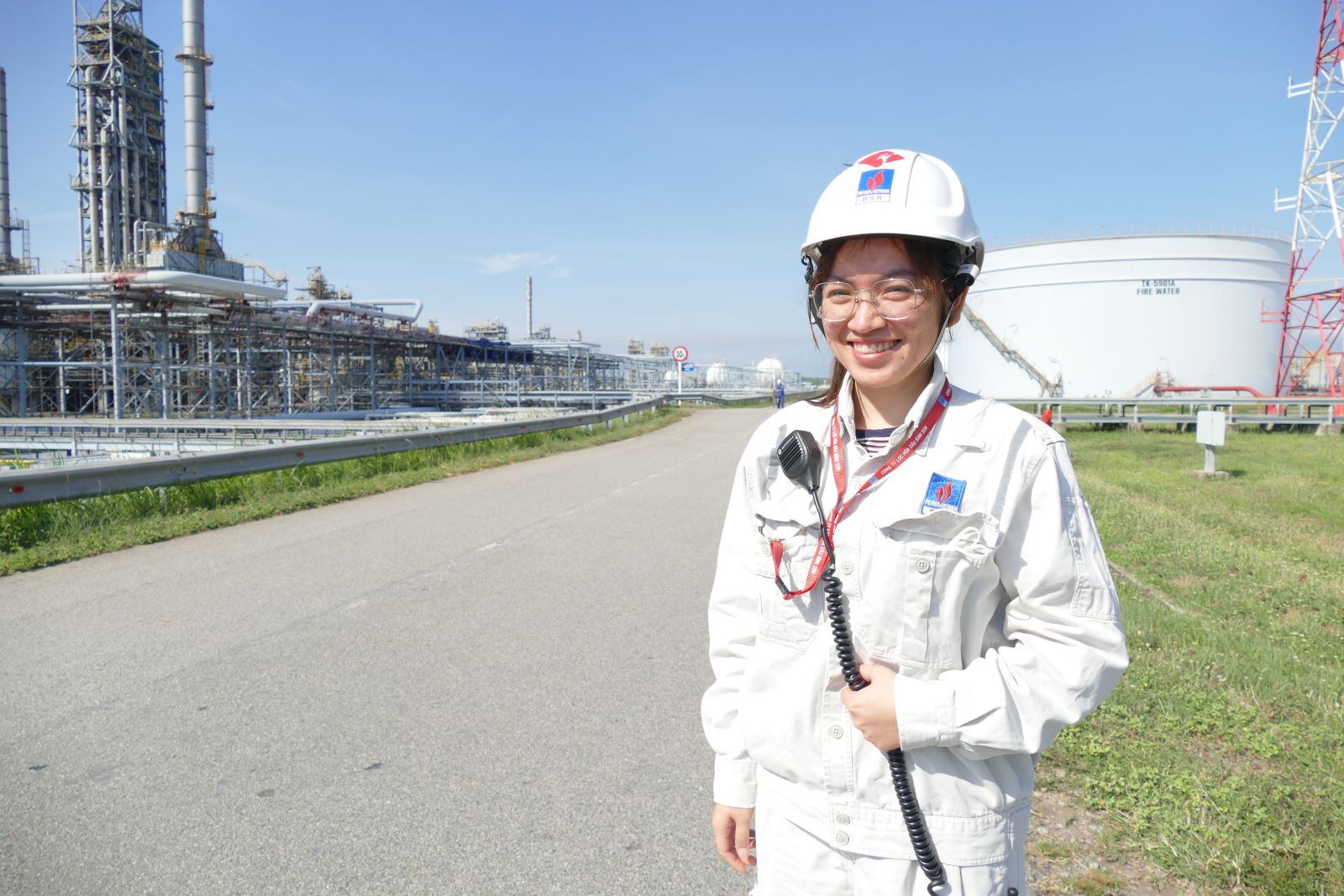 Bóng hồng duy nhất ở Phòng điều khiển Trung tâm Nhà máy lọc dầu Dung Quất - ảnh 2