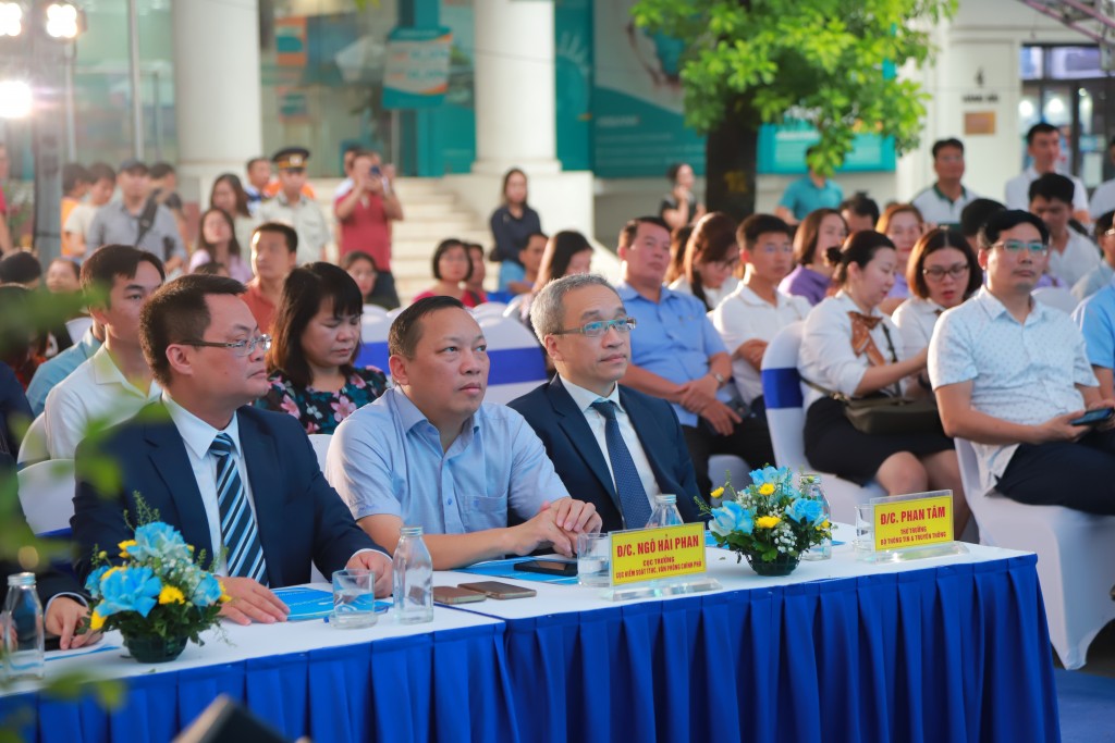 Phát động thanh toán không dùng tiền mặt: Phát động thanh toán không dùng tiền mặt: