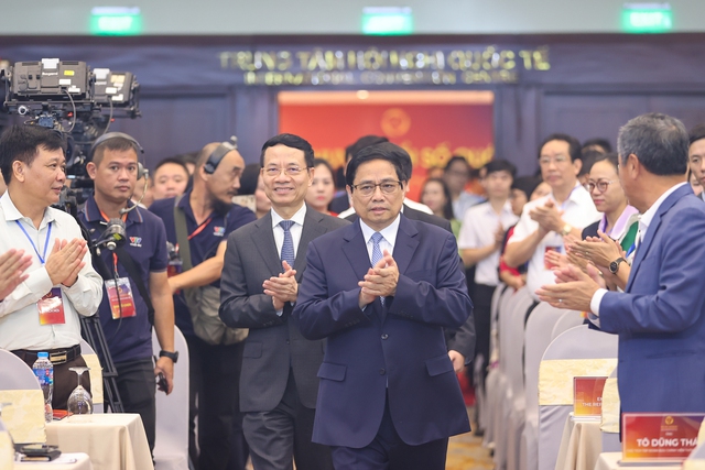 Thủ tướng: Đẩy mạnh số hóa giao dịch bất động sản, làm sạch dữ liệu người giao dịch chứng khoán - Ảnh 1. Thủ tướng: Đẩy mạnh số hóa giao dịch bất động sản, làm sạch dữ liệu người giao dịch chứng khoán - Ảnh 1.