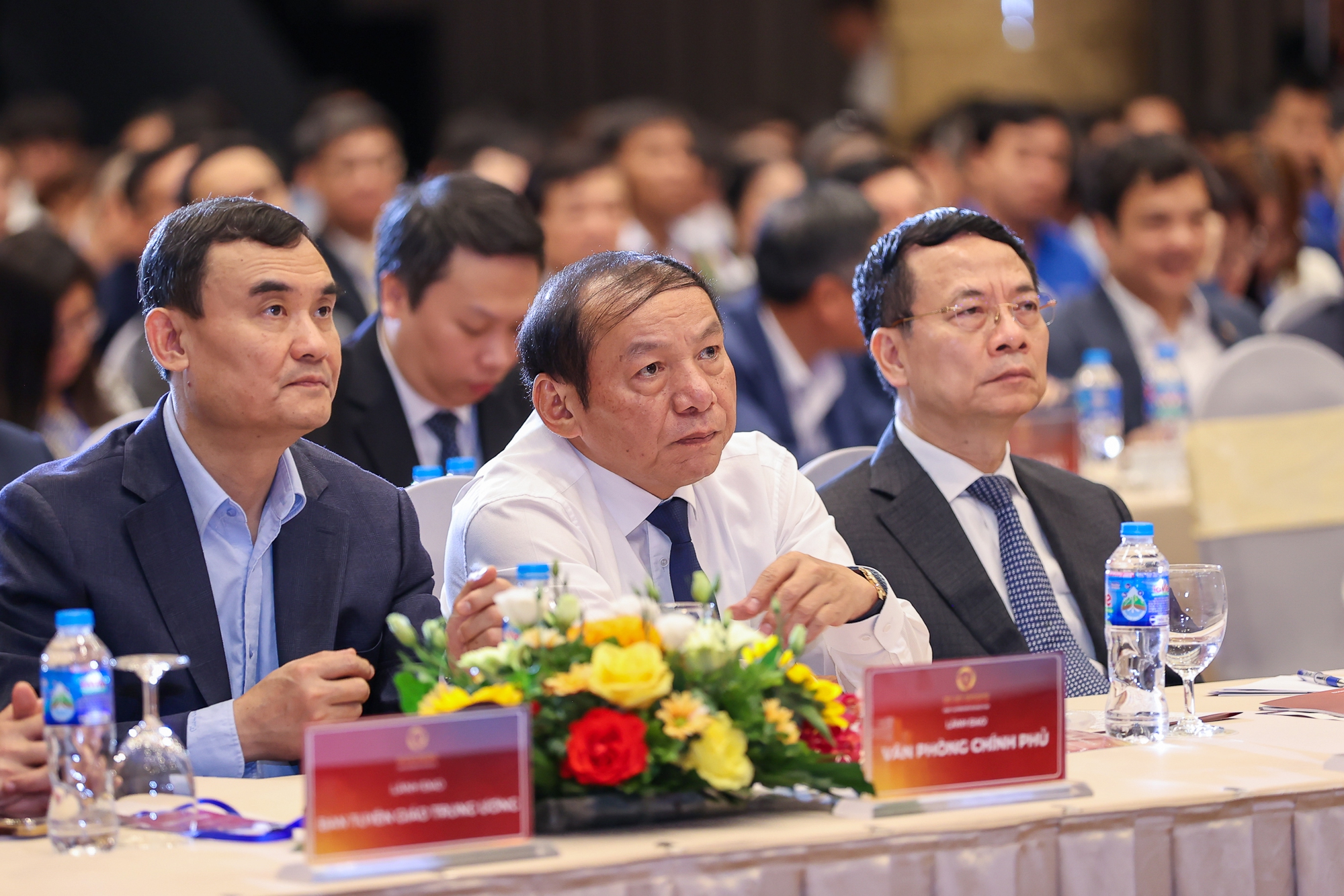 Thủ tướng: Chuyển đổi số mang lại lợi ích thiết thực cho quốc gia, dân tộc và cho chính người dân - ảnh 6