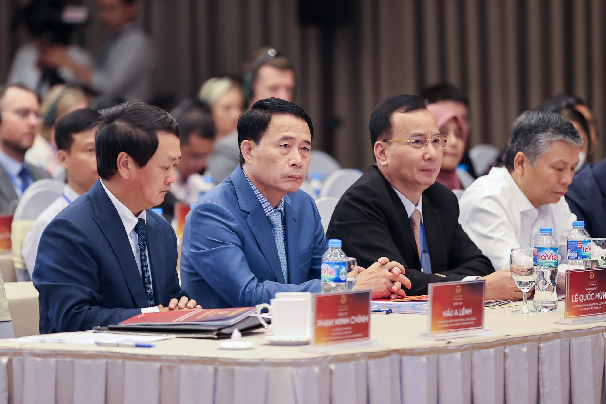 Thủ tướng: Chuyển đổi số mang lại lợi ích thiết thực cho quốc gia, dân tộc và cho chính người dân - ảnh 8