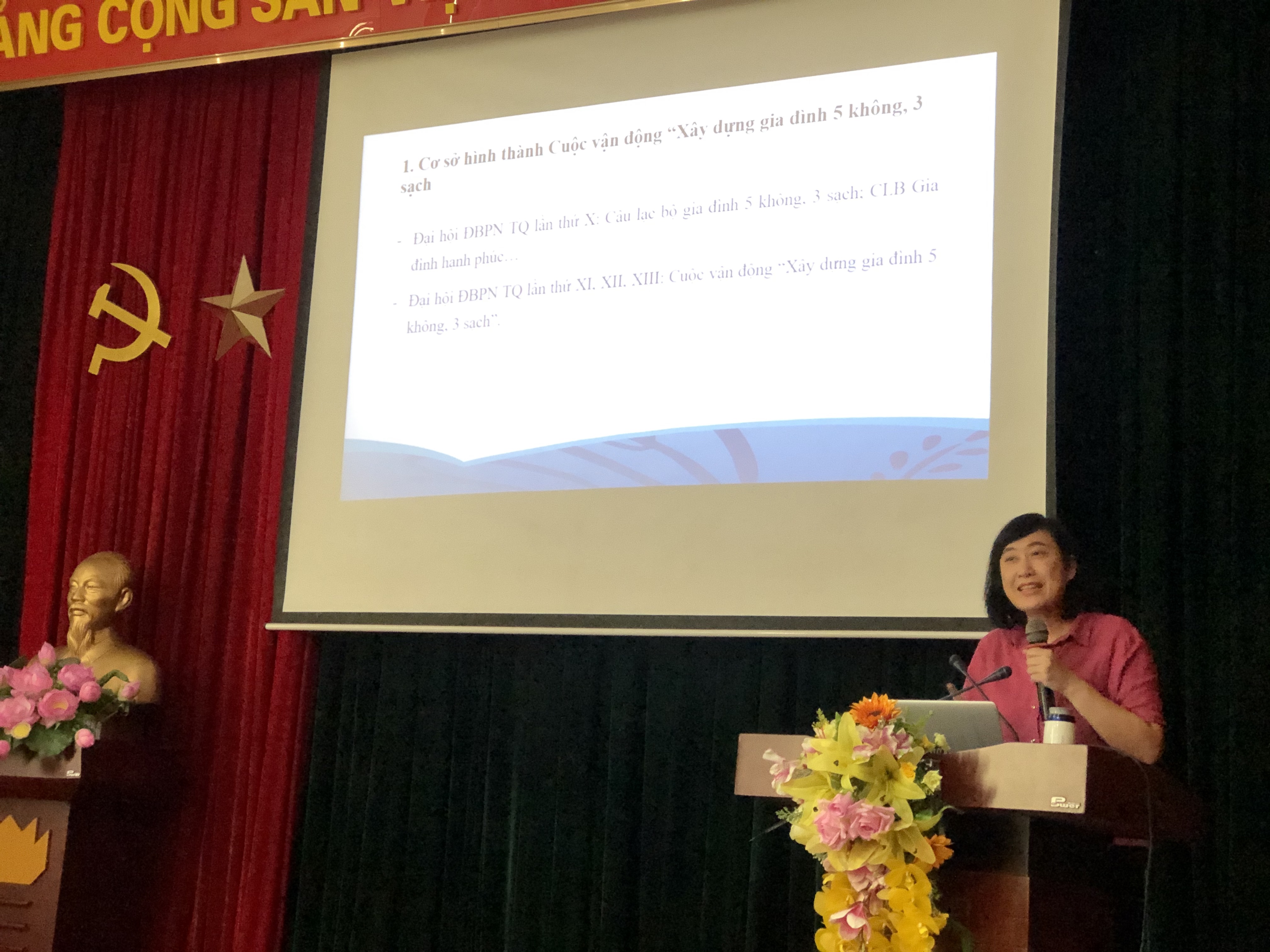Cán bộ, hội viên phụ nữ Thủ đô tìm hiểu Cuộc vận động Xây dựng gia đình 5 không, 3 sạch - ảnh 1