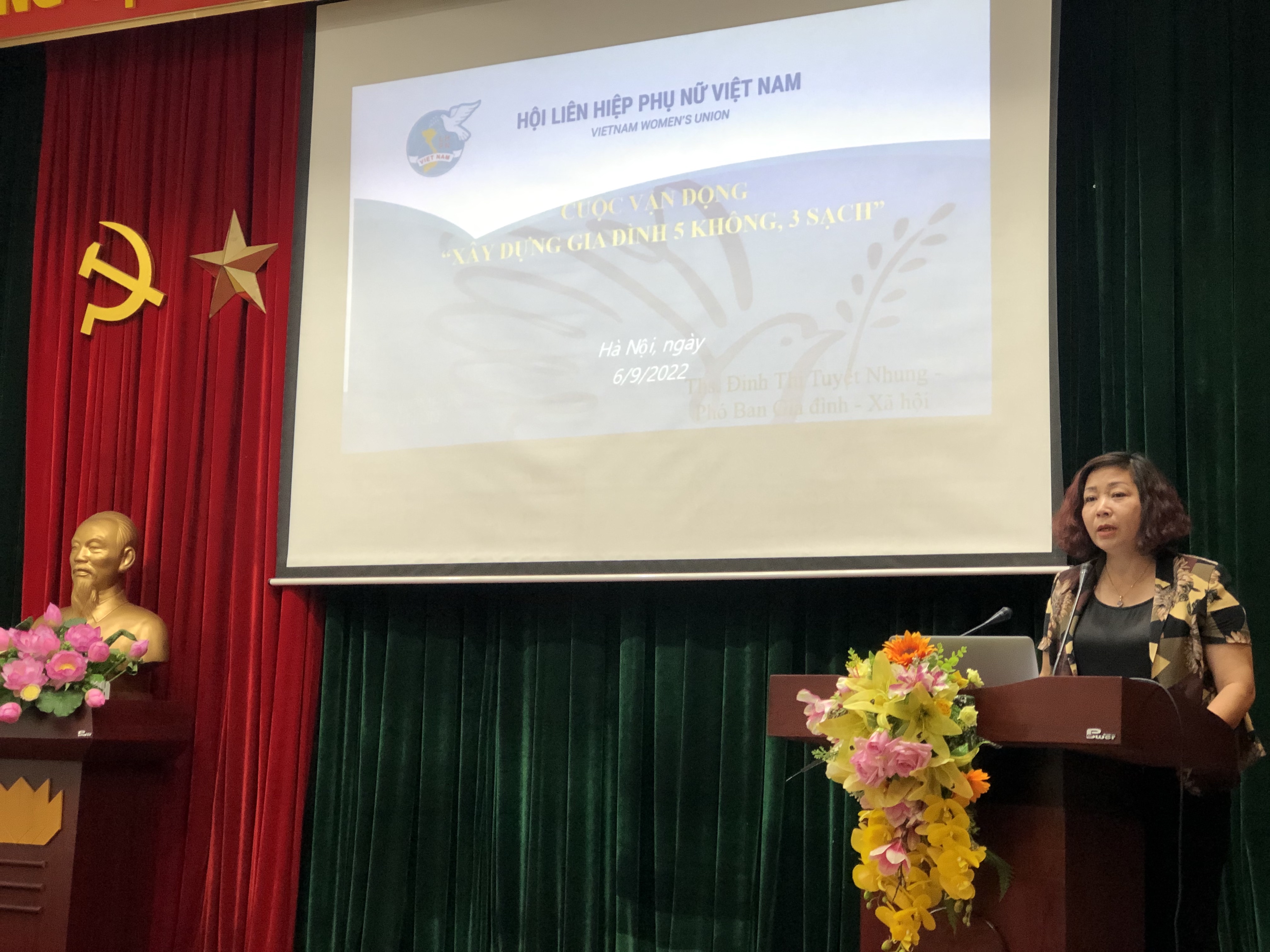 Cán bộ, hội viên phụ nữ Thủ đô tìm hiểu Cuộc vận động Xây dựng gia đình 5 không, 3 sạch - ảnh 4