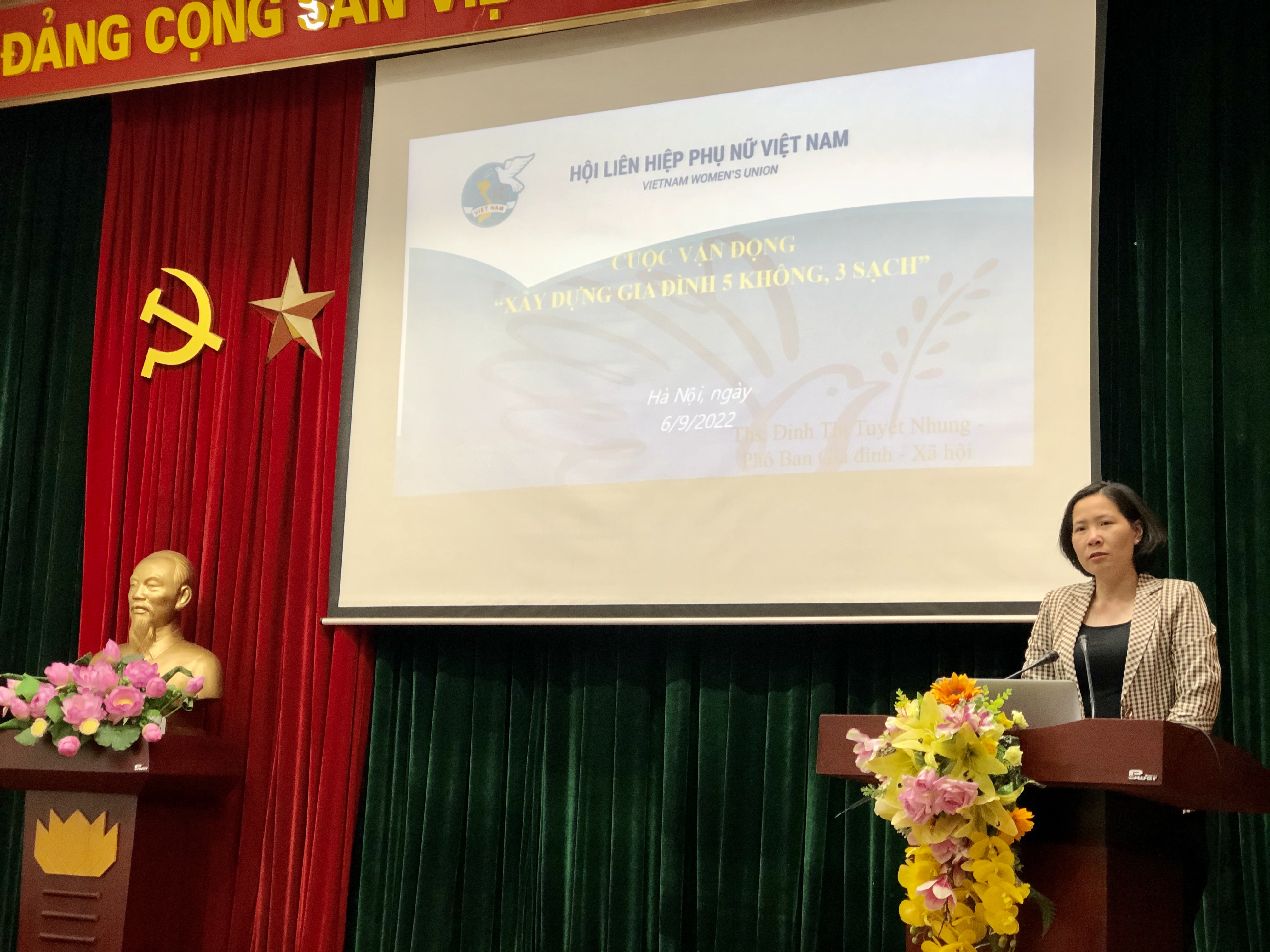 Cán bộ, hội viên phụ nữ Thủ đô tìm hiểu Cuộc vận động Xây dựng gia đình 5 không, 3 sạch - ảnh 6