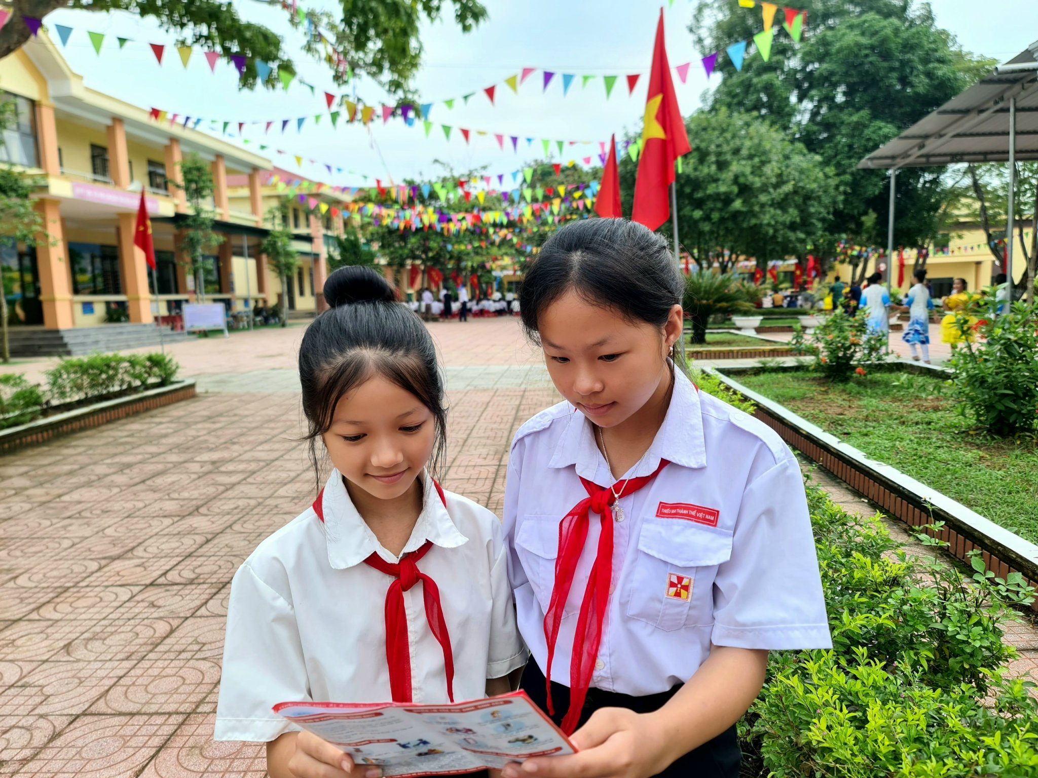Học sinh, sinh viên được hưởng nhiều lợi ích từ chính sách BHYT - ảnh 1