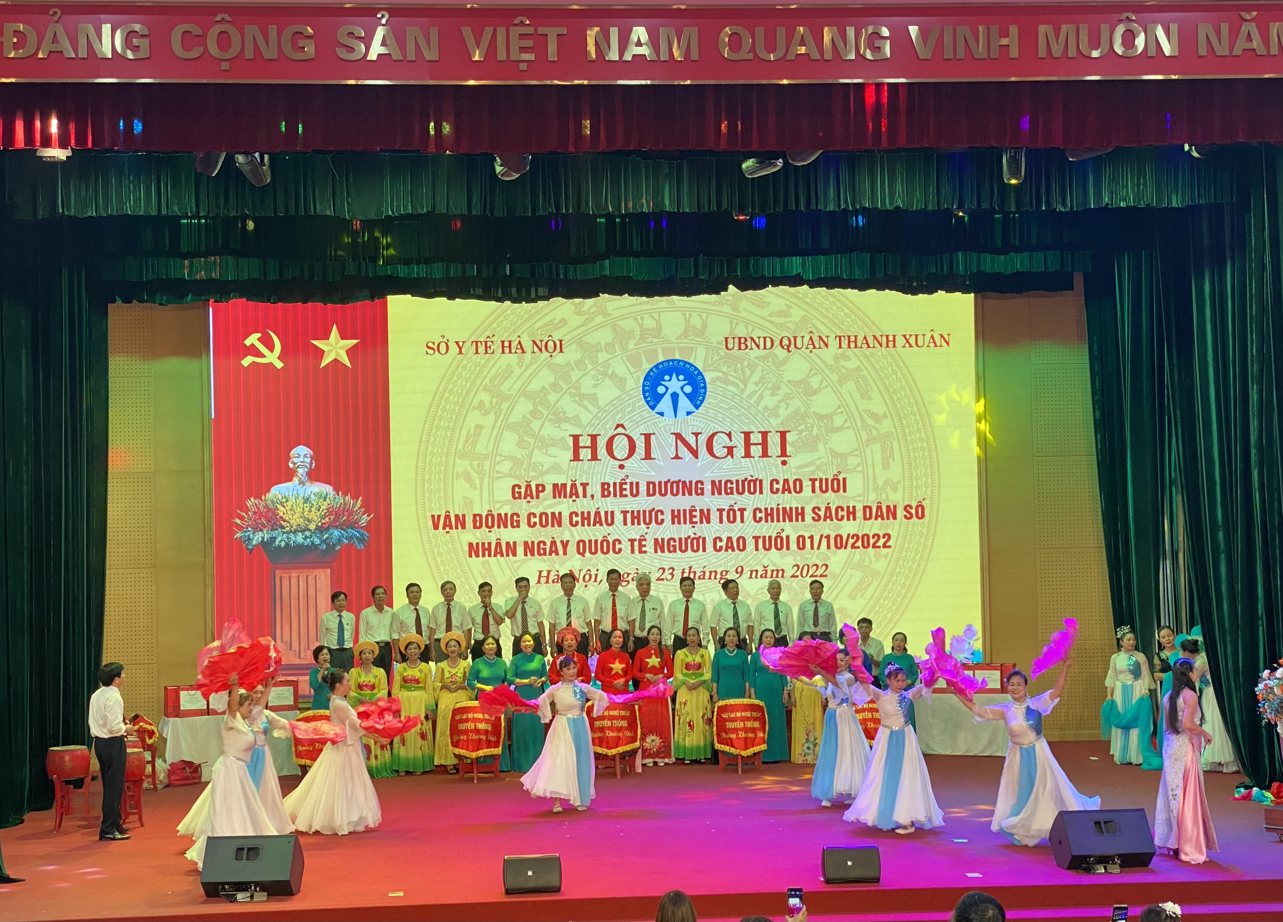 Biểu dương 100 người cao tuổi vận động con cháu thực hiện tốt chính sách dân số - ảnh 2