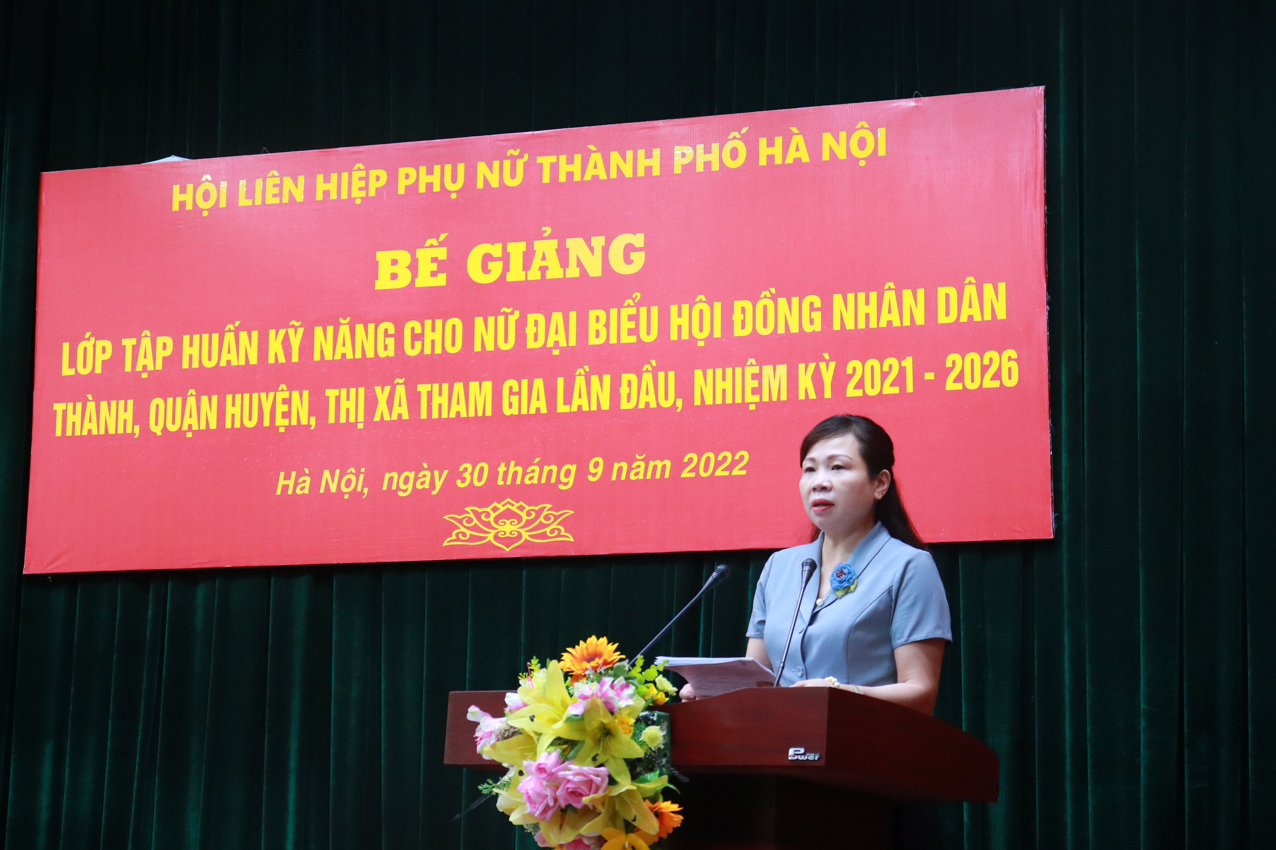Bế giảng lớp bồi dưỡng kiến thức, kỹ năng cho 88 nữ đại biểu lần đầu tham gia HĐND các cấp - ảnh 3