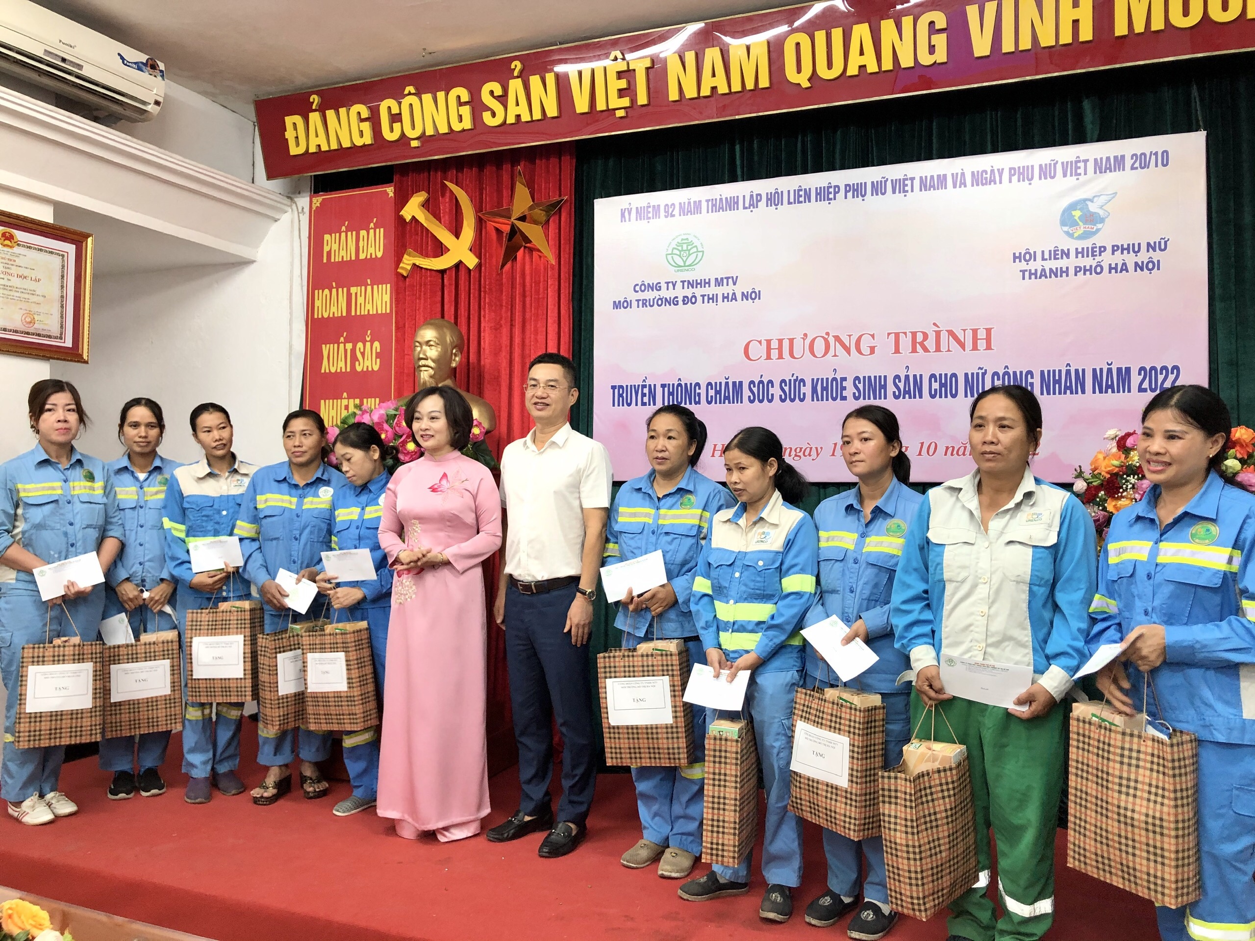 Truyền thông sức khỏe sinh sản cho nữ công nhân môi trường - ảnh 1