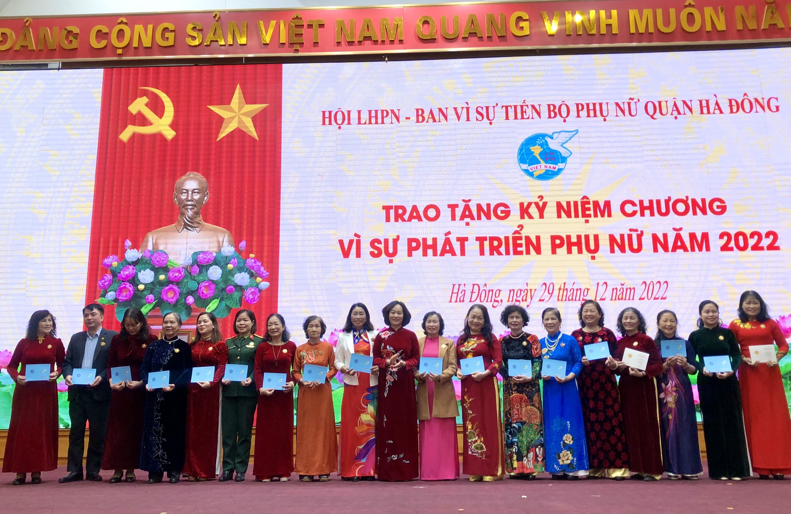 Hội LHPN quận Hà Đông: 11/13 chỉ tiêu vượt kế hoạch năm 2022 - ảnh 4