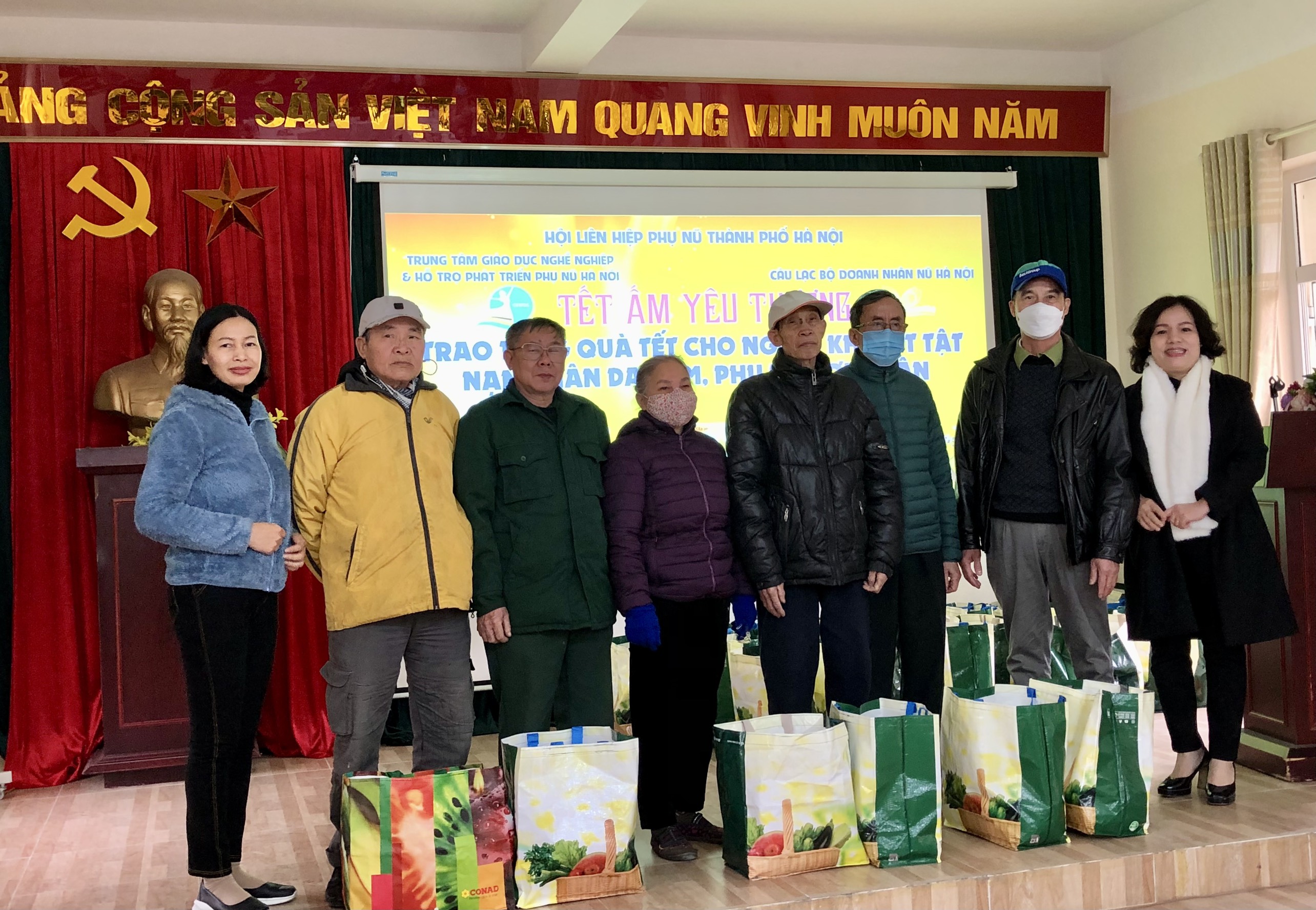CLB doanh nhân nữ Hà Nội mang Tết ấm yêu thương đến các hoàn cảnh khó khăn - ảnh 2