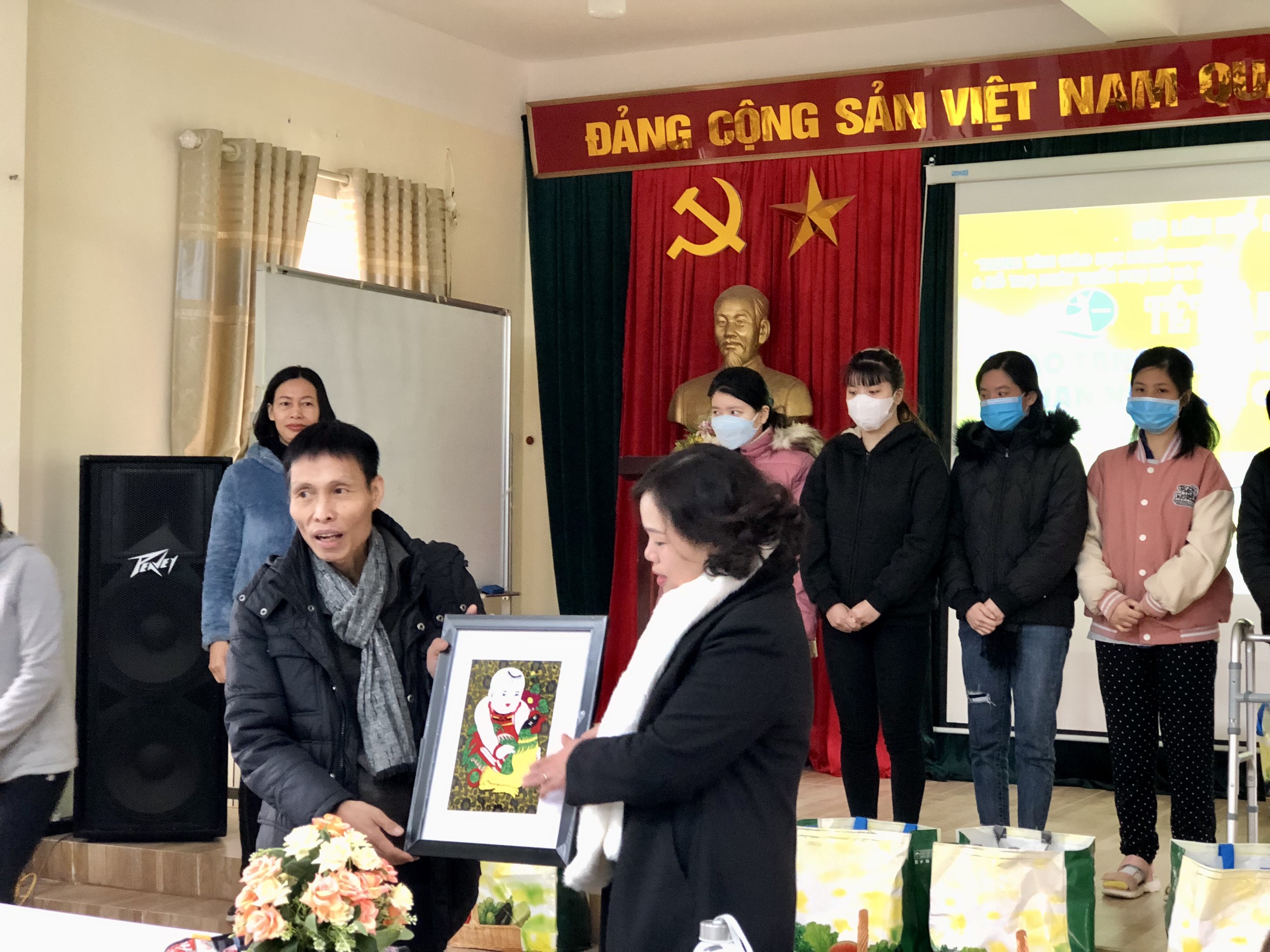 CLB doanh nhân nữ Hà Nội mang Tết ấm yêu thương đến các hoàn cảnh khó khăn - ảnh 4
