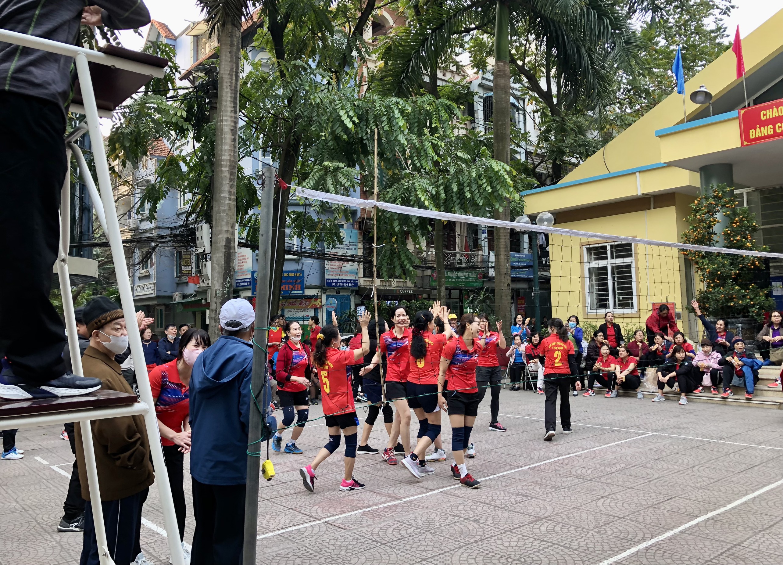 Khai mạc giải bóng chuyền hơi trong các cấp Hội LHPN quận Thanh Xuân - ảnh 7