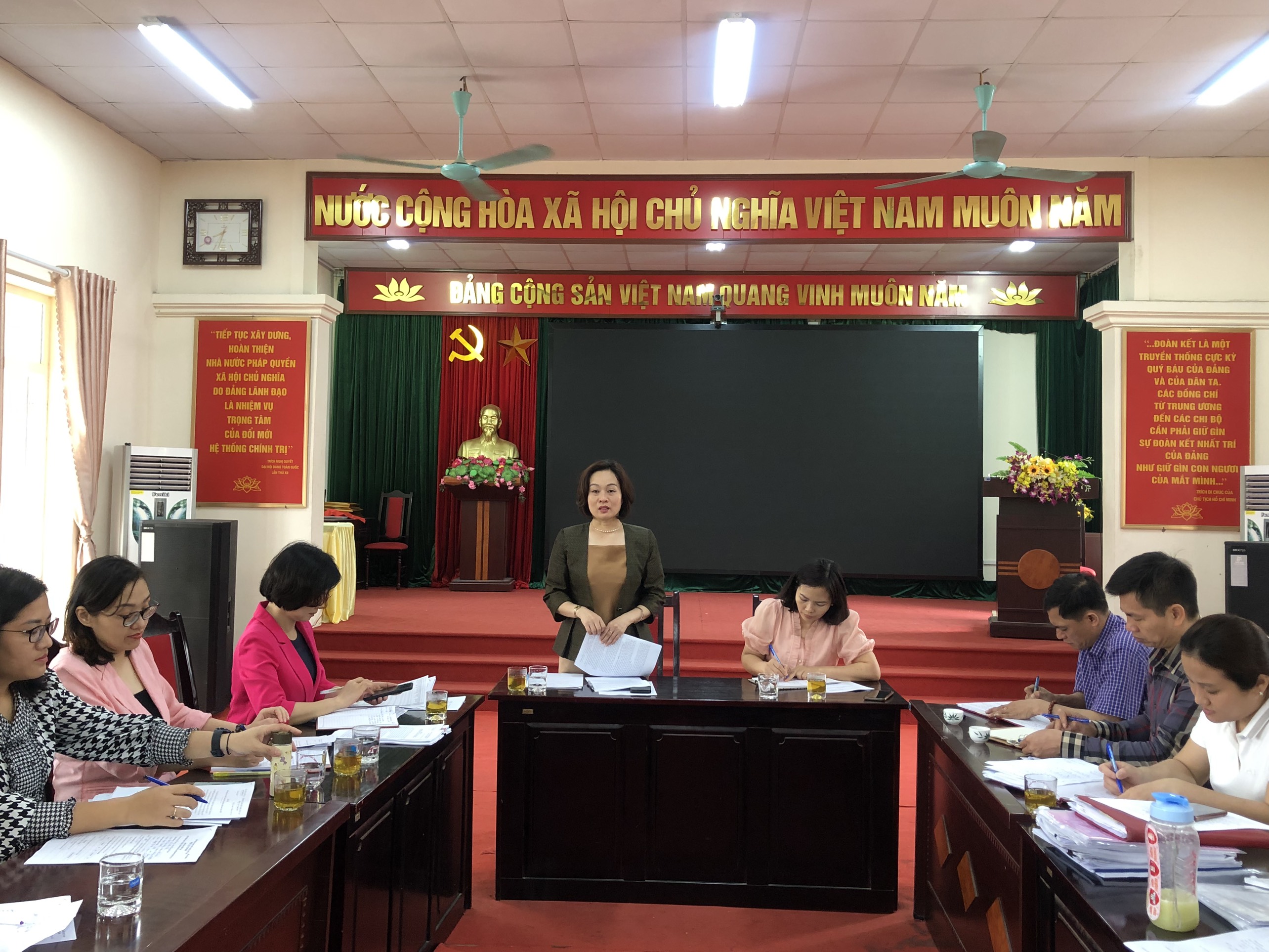 Kiểm tra hoạt động ủy thác vay vốn tại Hội LHPN xã Đông La, huyện Hoài Đức - ảnh 1