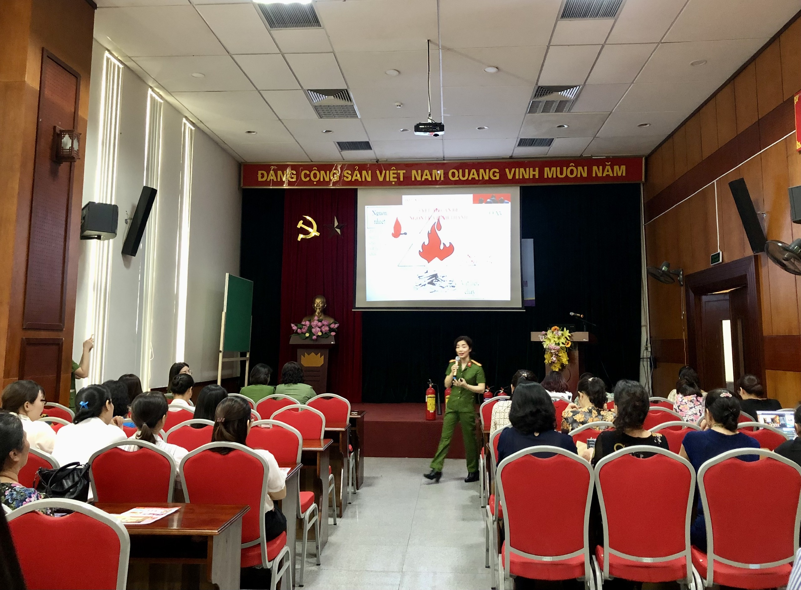 Tập huấn phòng cháy, chữa cháy cho phụ nữ và trẻ em - ảnh 3