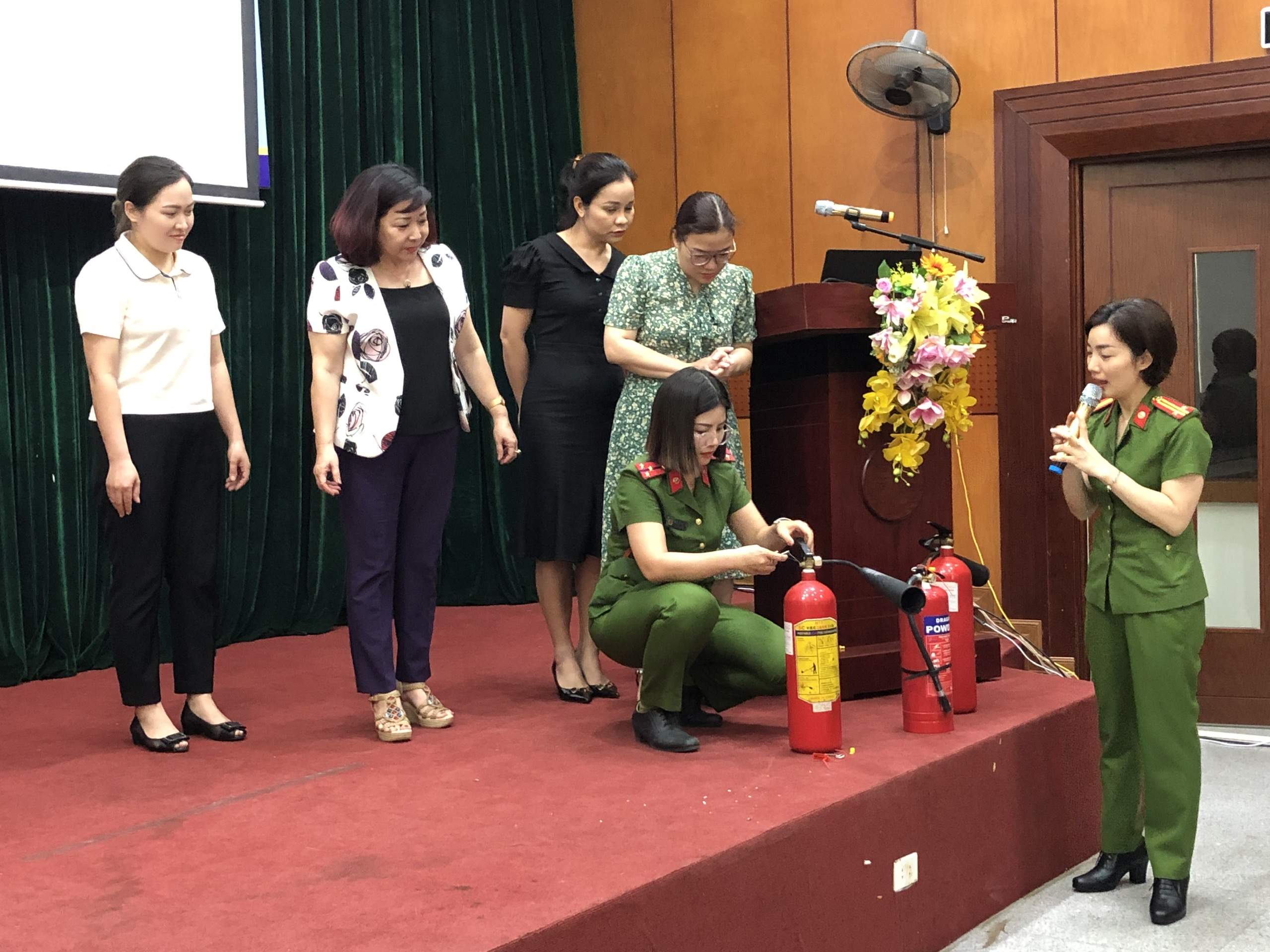 Tập huấn phòng cháy, chữa cháy cho phụ nữ và trẻ em - ảnh 6