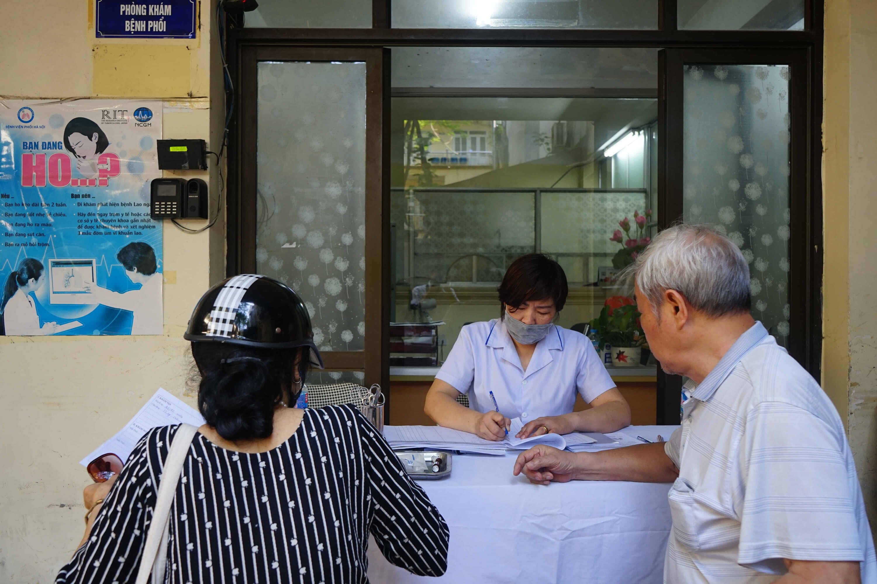 Quận Hoàn Kiếm khám sức khỏe định kỳ cho người cao tuổi - ảnh 1