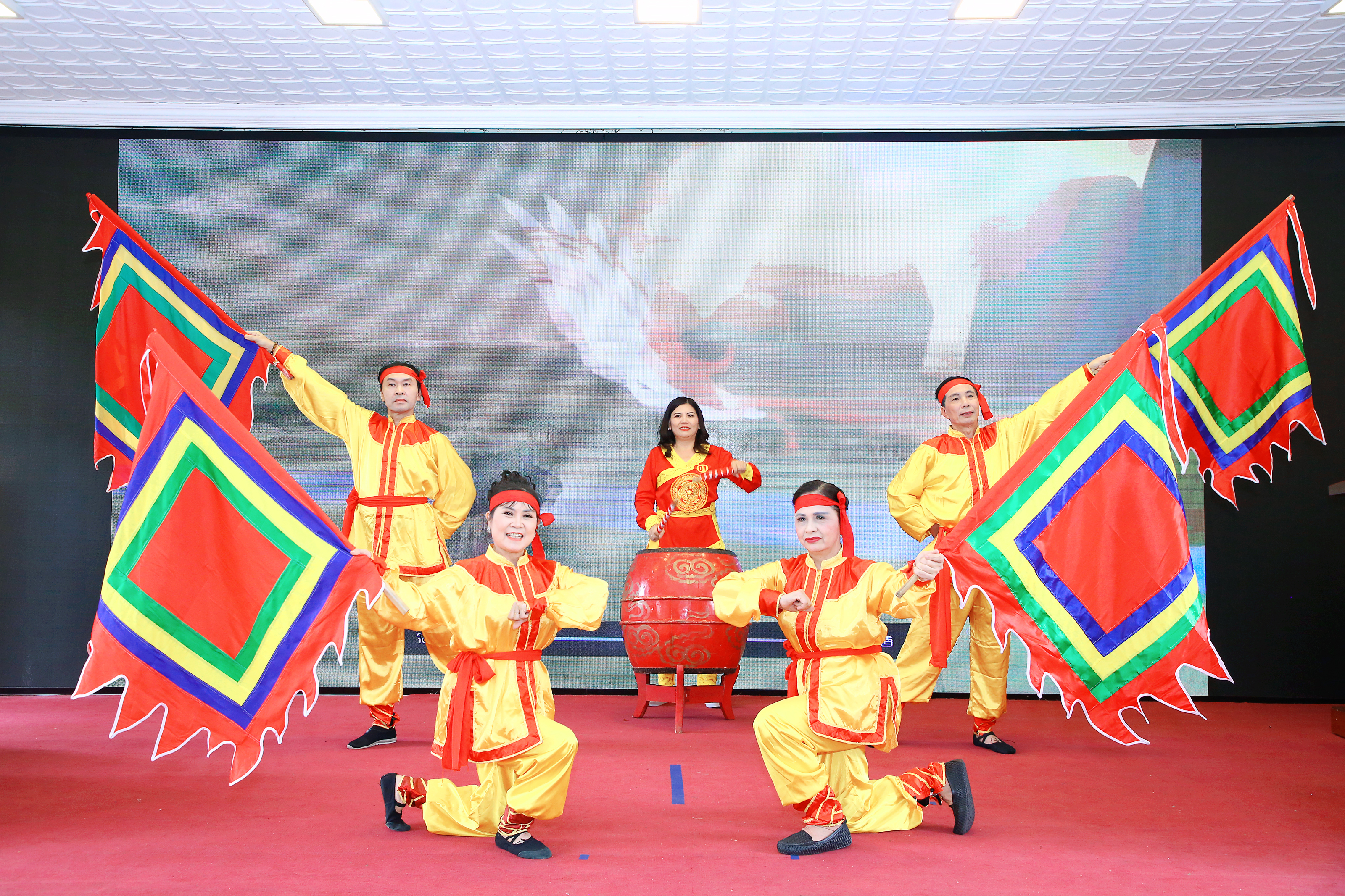 Hội LHPN quận Cầu Giấy: Tôn vinh chủ tịch phụ nữ cơ sở, tổ chức ngày hội Gia đình hạnh phúc - ảnh 3