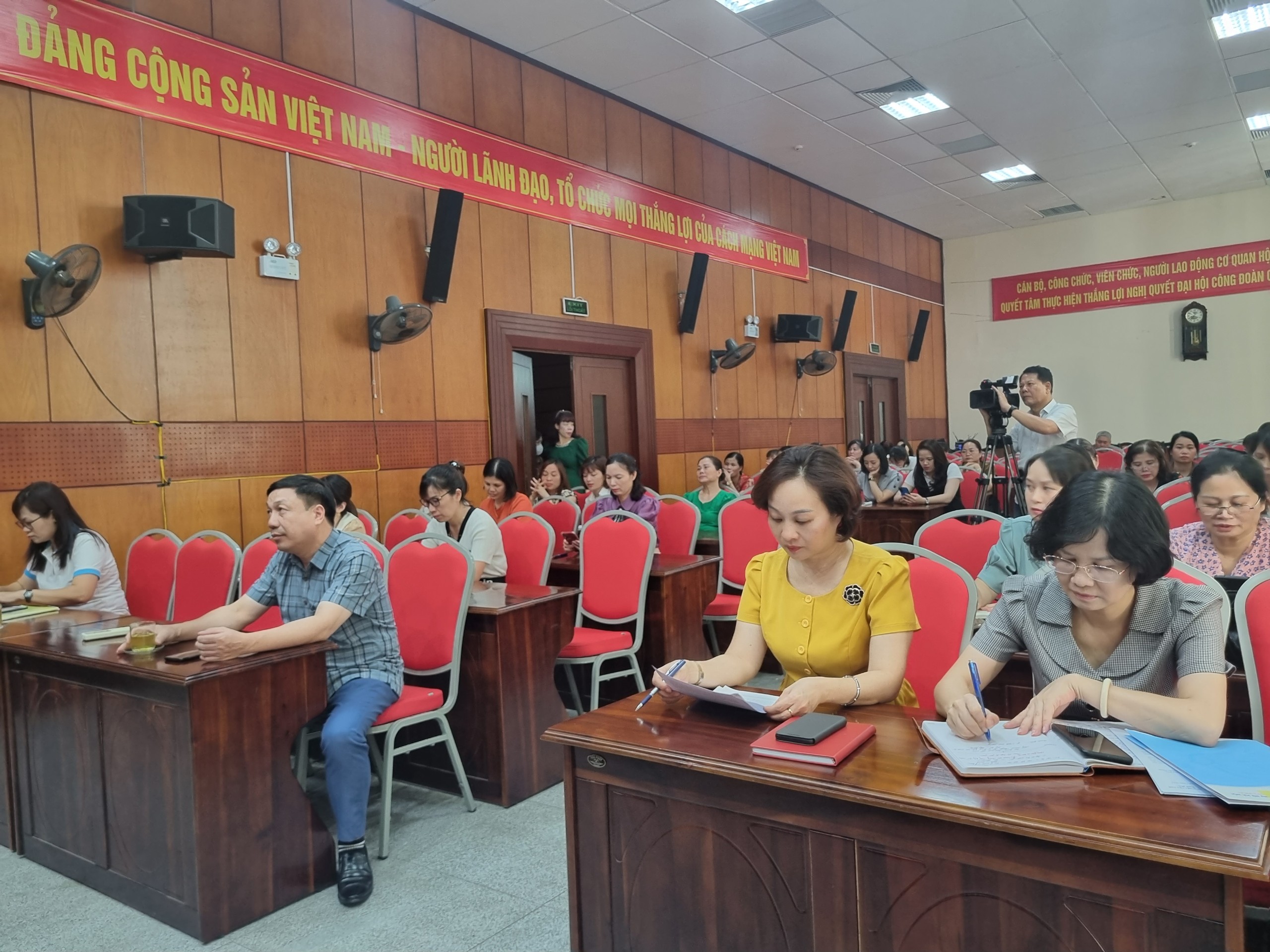 Nâng cao kiến thức cho phụ nữ Thủ đô về hợp tác xã và công nghệ số - ảnh 1