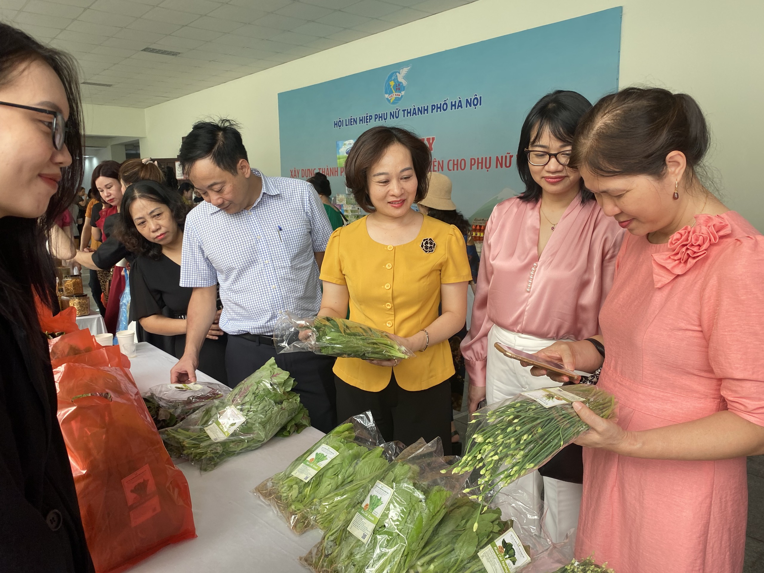 Phụ nữ đóng vai trò quan trọng trong đảm bảo an toàn thực phẩm - ảnh 2