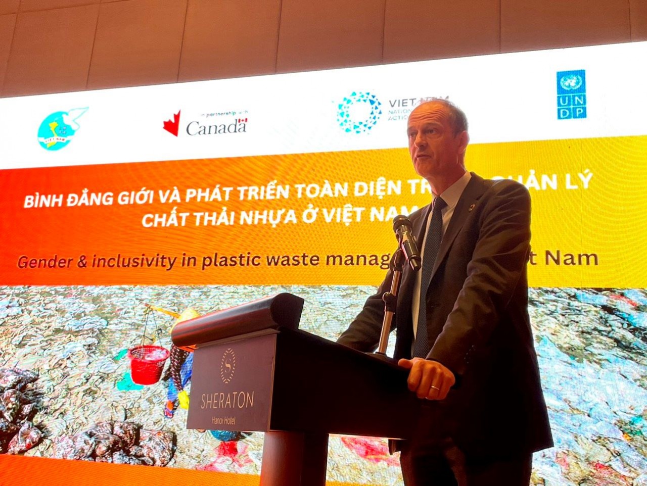 Nâng cao vai trò phụ nữ trong giải quyết ô nhiễm chất thải nhựa - ảnh 2