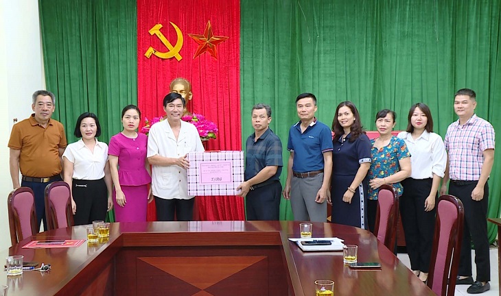 Quận Hà Đông dành gần 400 triệu đồng tặng quà người có công nhân dịp Quốc khánh 2/9 - ảnh 1