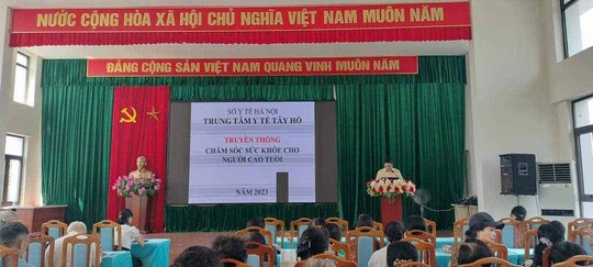 Nâng cao kiến thức chăm sóc sức khỏe cho người cao tuổi quận Tây Hồ - ảnh 1