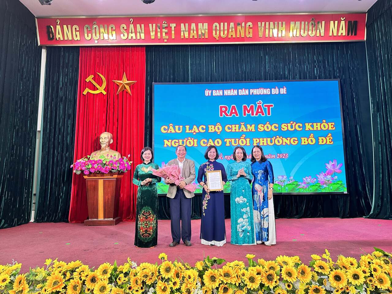 Ra mắt câu lạc bộ chăm sóc sức khỏe người cao tuổi - ảnh 1