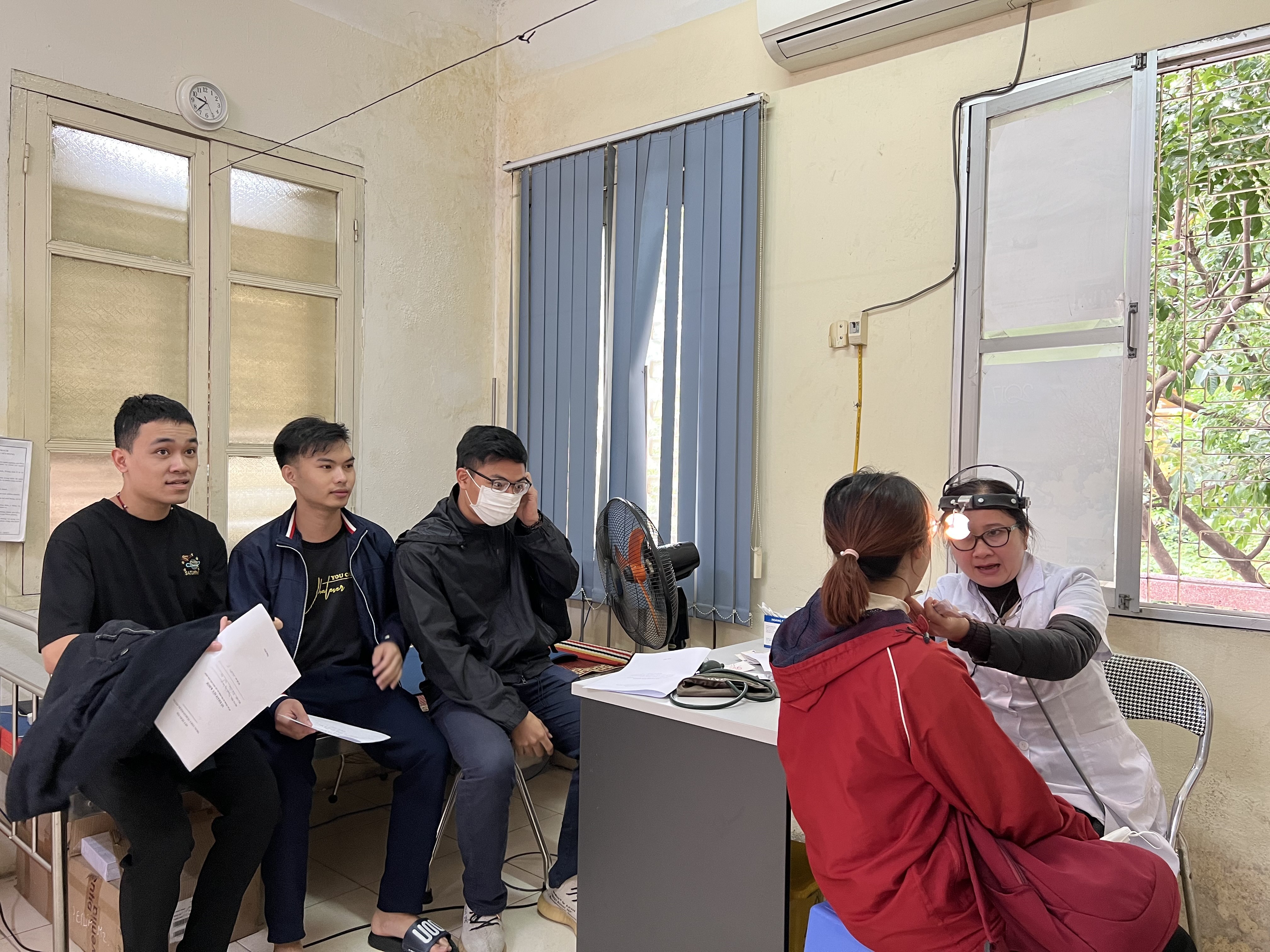 Quận Hai Bà Trưng khám sức khỏe cho thanh niên chuẩn bị kết hôn - ảnh 1
