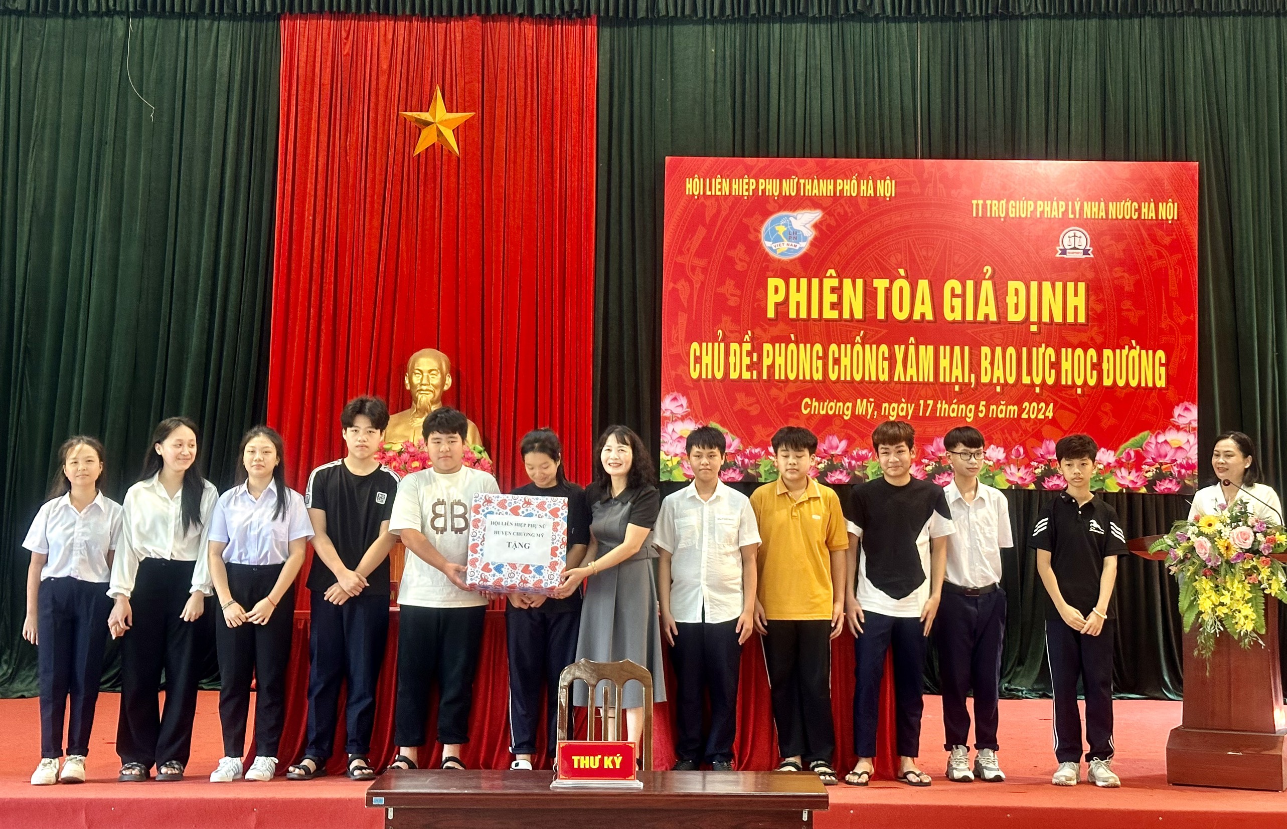 Tuyên truyền phòng chống bạo lực học đường bằng phiên tòa giả định - ảnh 2