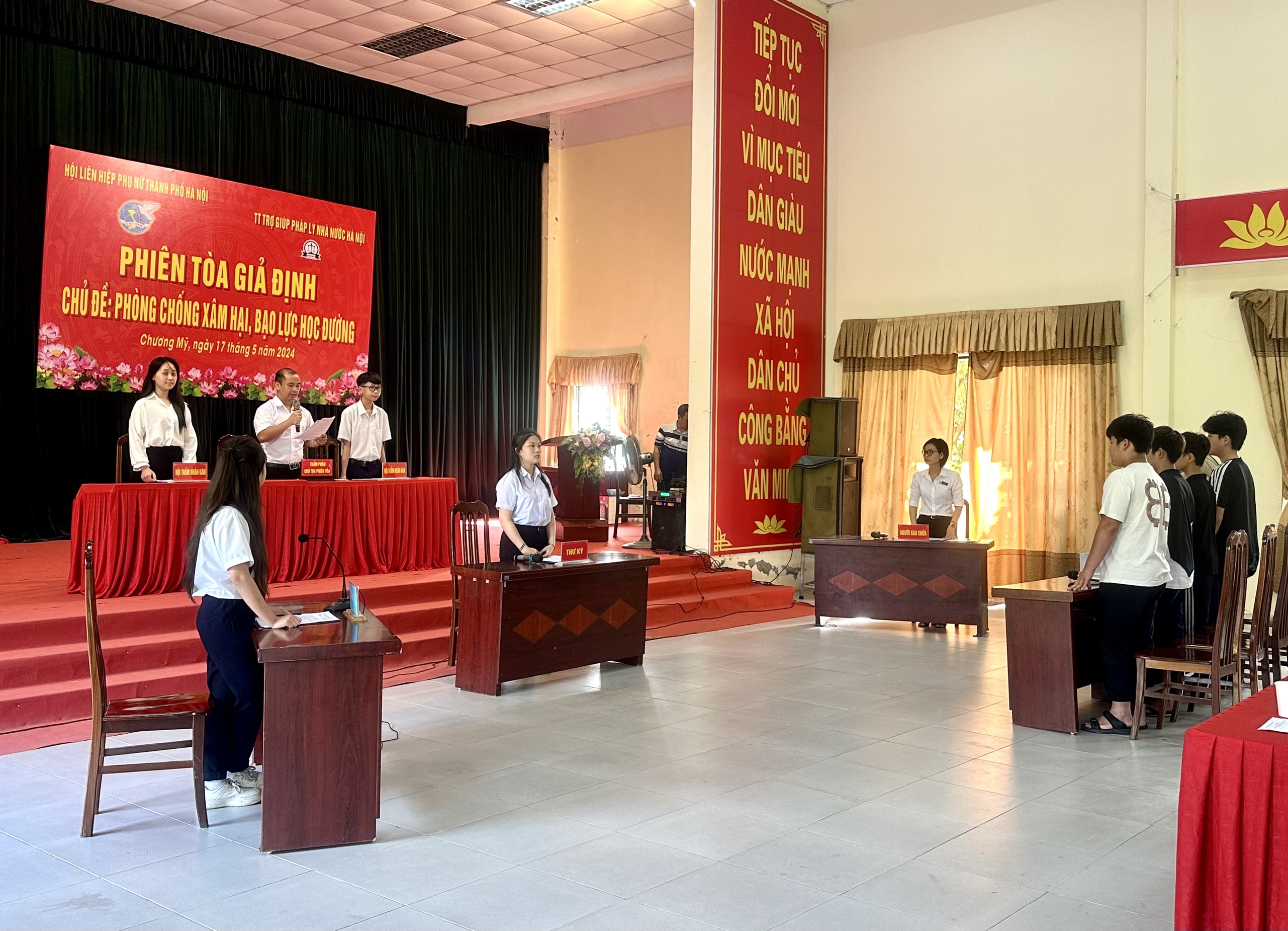 Tuyên truyền phòng chống bạo lực học đường bằng phiên tòa giả định - ảnh 3