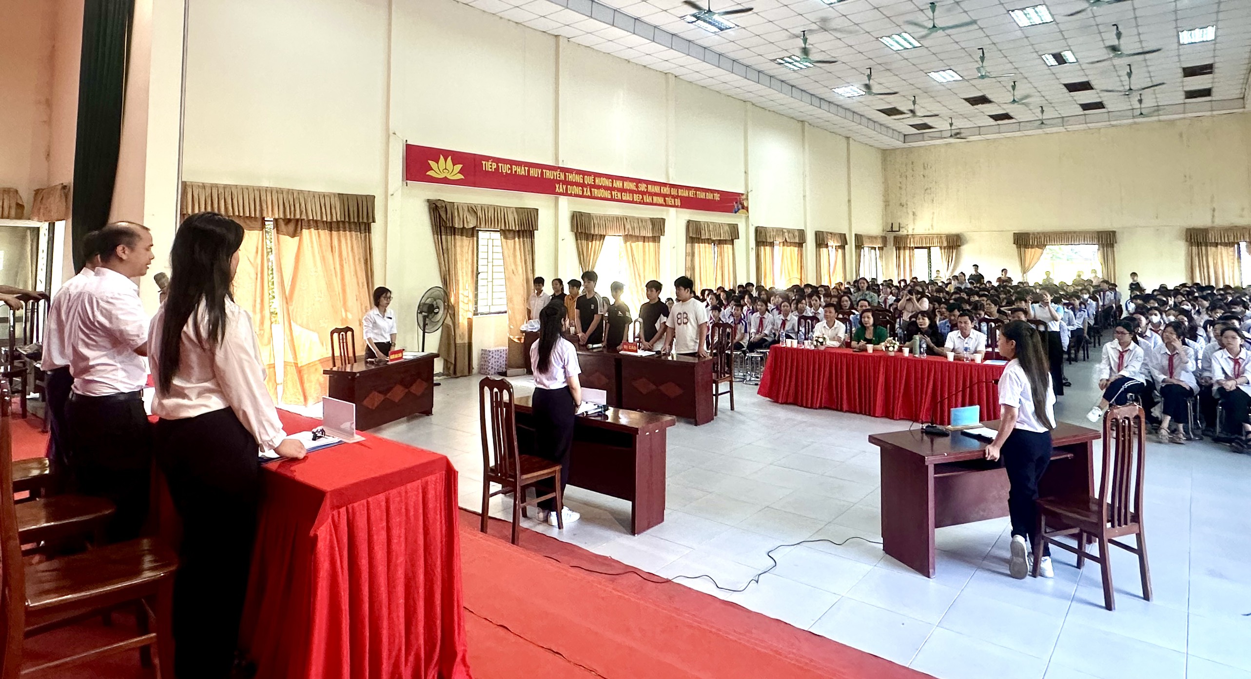 Tuyên truyền phòng chống bạo lực học đường bằng phiên tòa giả định - ảnh 4