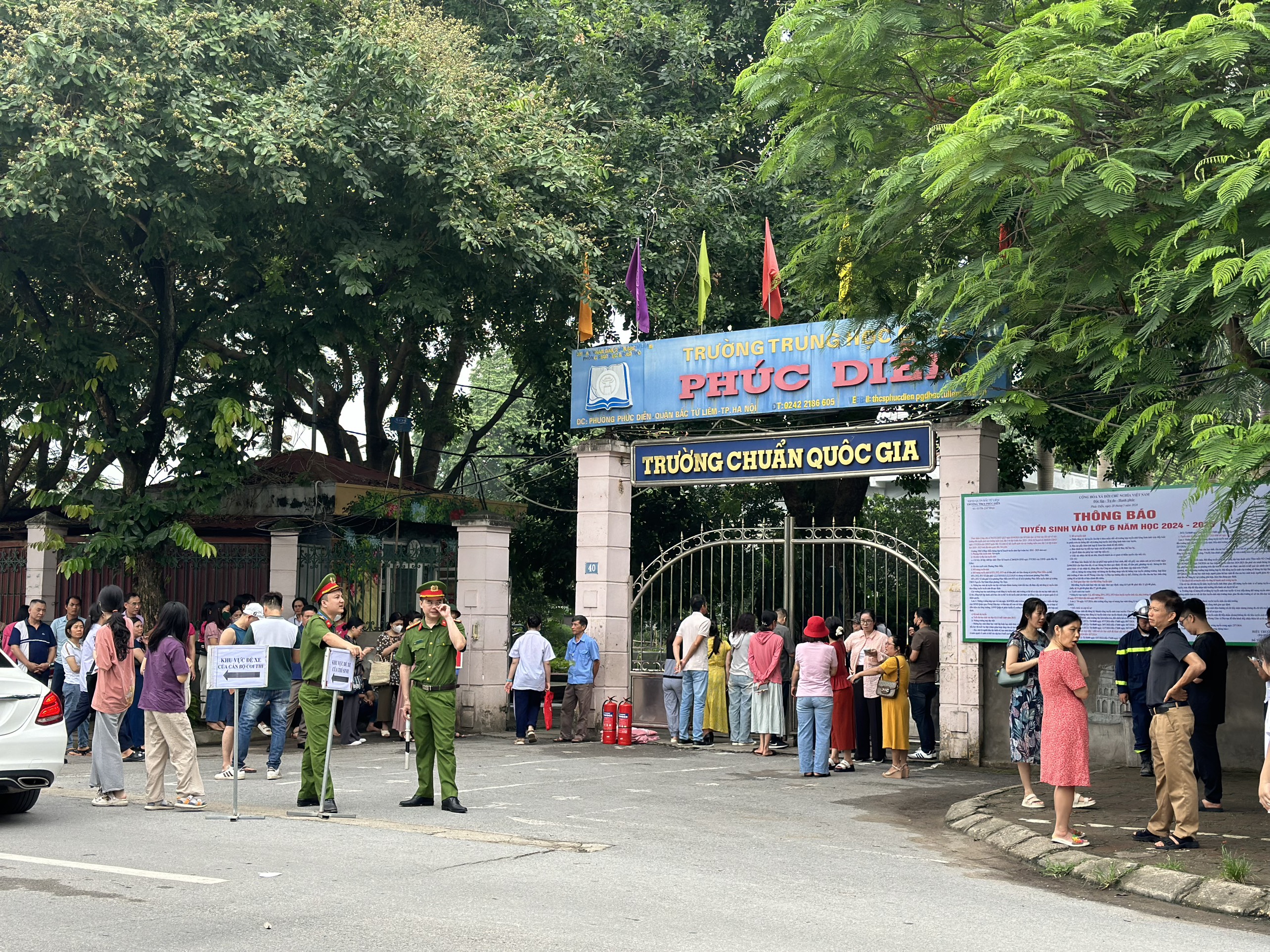 Hôm nay, thí sinh Hà Nội làm thủ tục thi vào lớp 10 THPT năm 2024 - ảnh 2