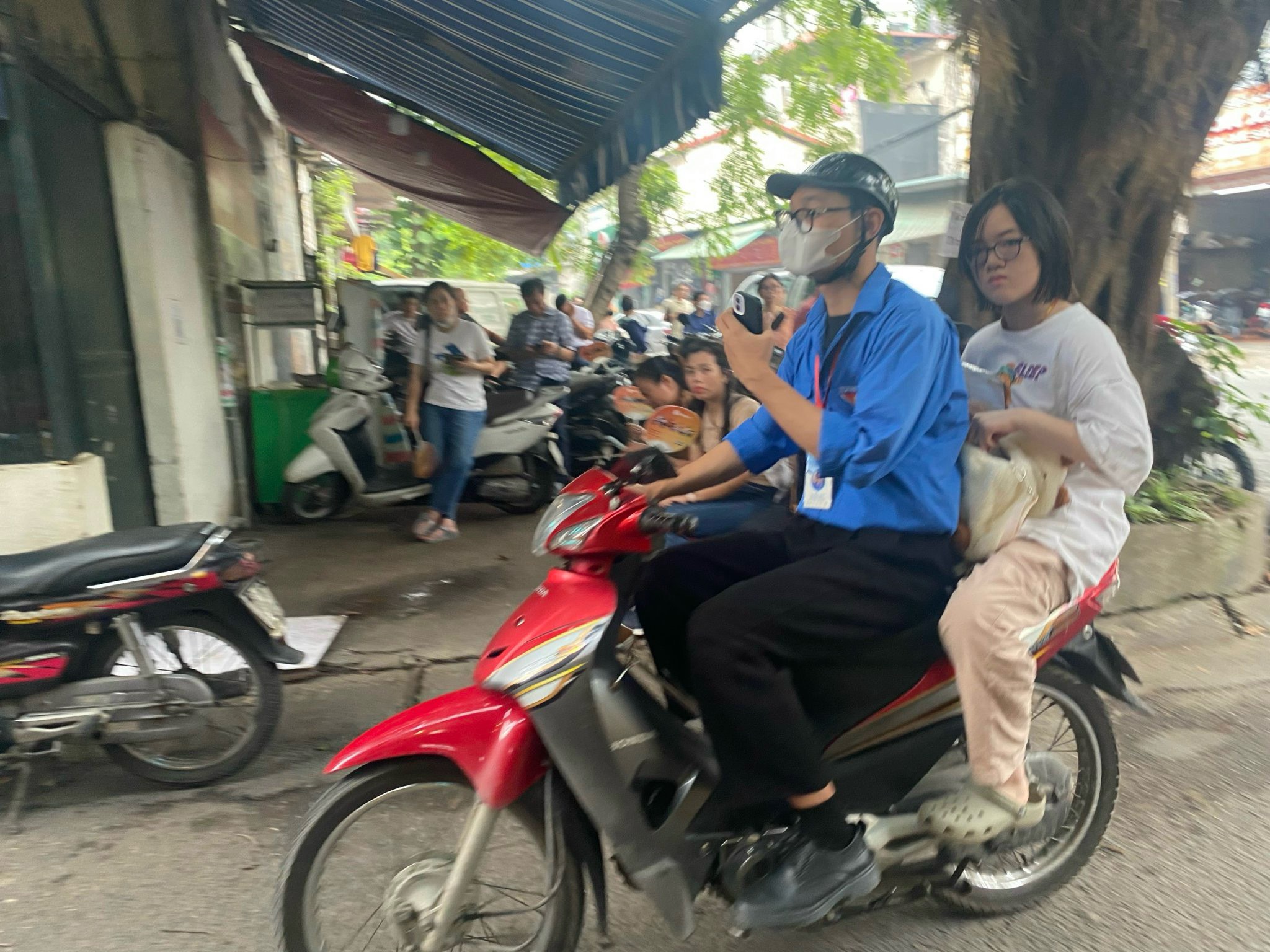 Hôm nay, thí sinh Hà Nội làm thủ tục thi vào lớp 10 THPT năm 2024 - ảnh 6