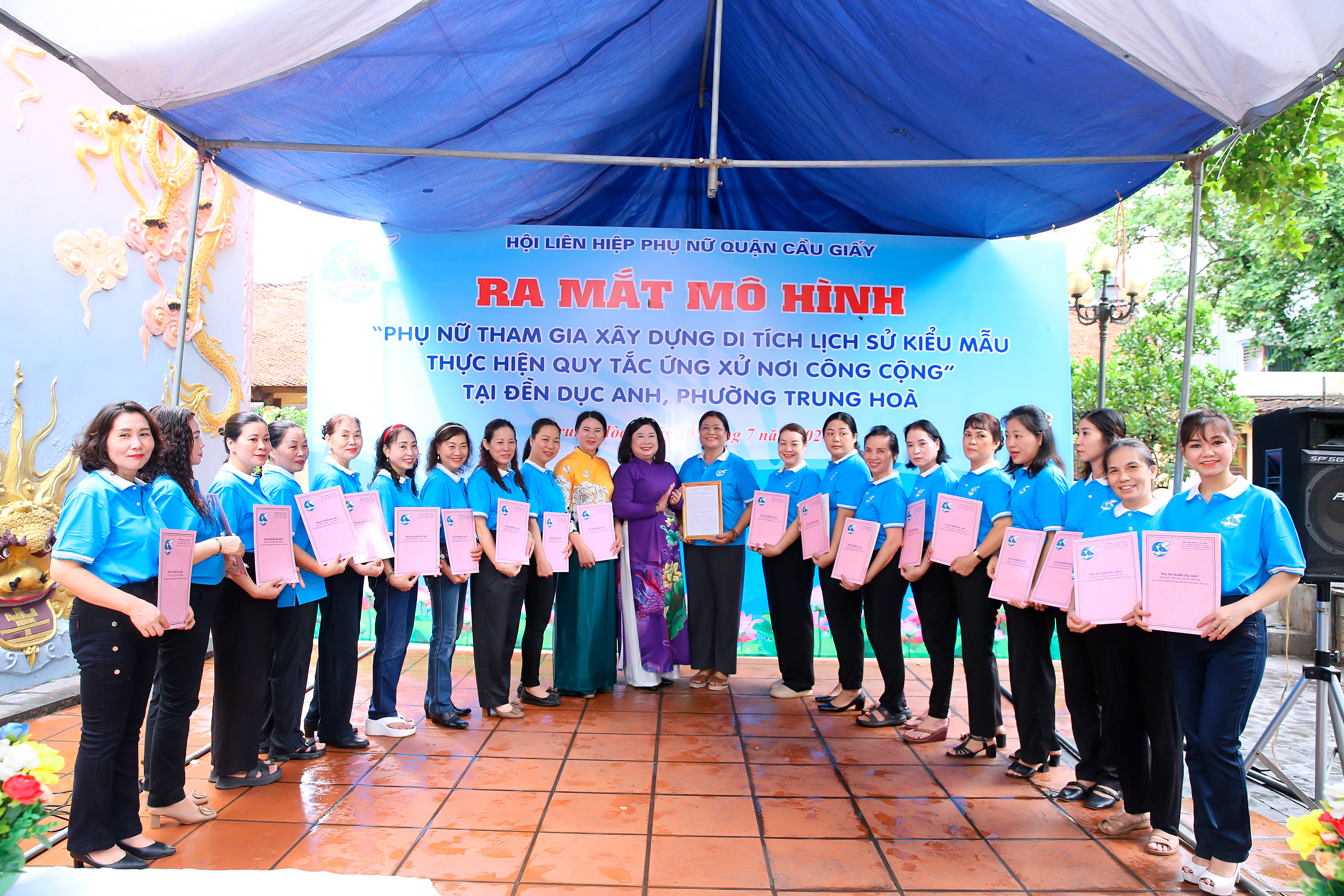 Phụ nữ Cầu Giấy tham gia xây dựng Khu di tích lịch sử văn hóa kiểu mẫu thực hiện Quy tắc ứng xử nơi công cộng - ảnh 5