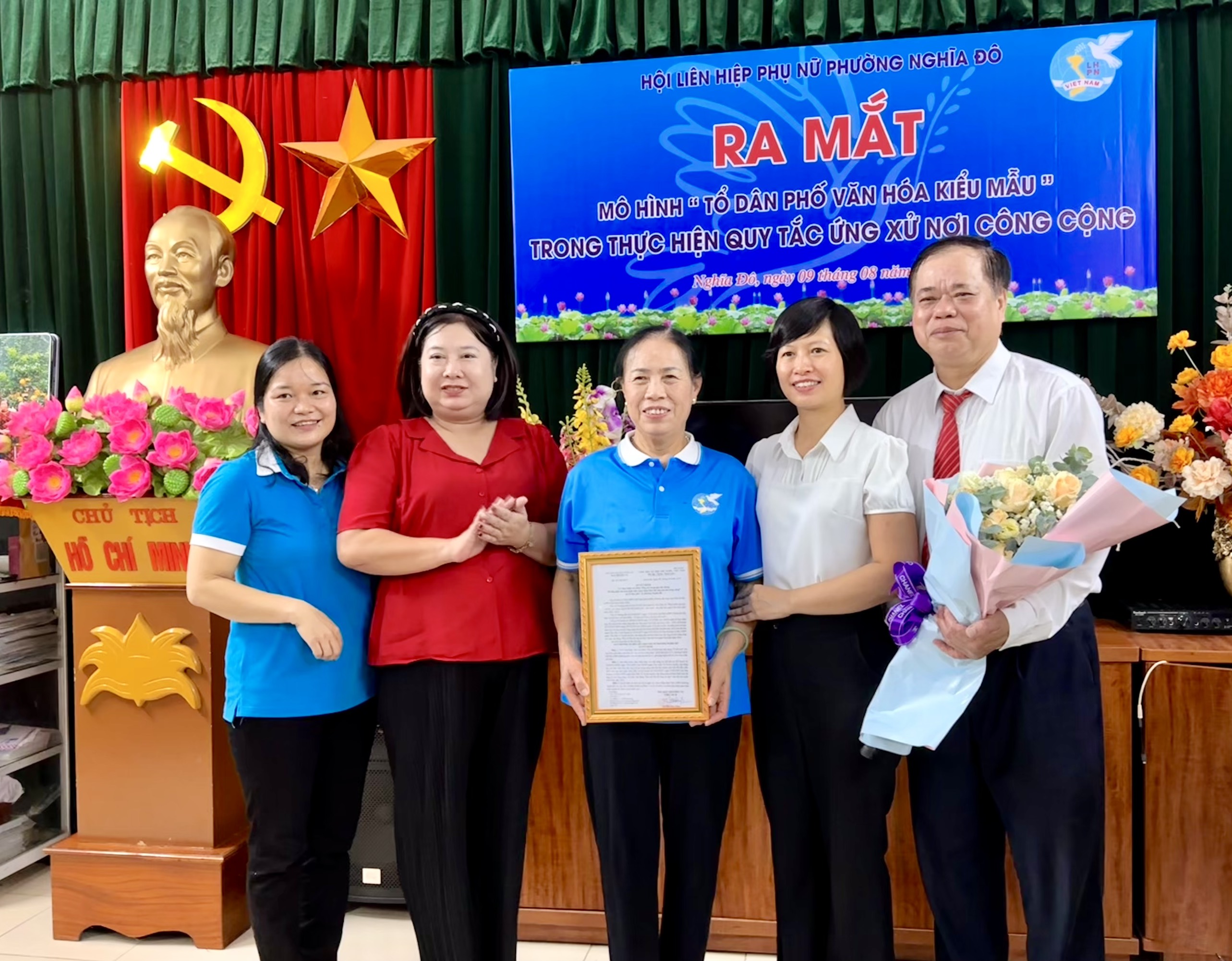 Ra mắt mô hình phụ nữ tham gia xây dựng tổ văn hóa kiểu mẫu - ảnh 2