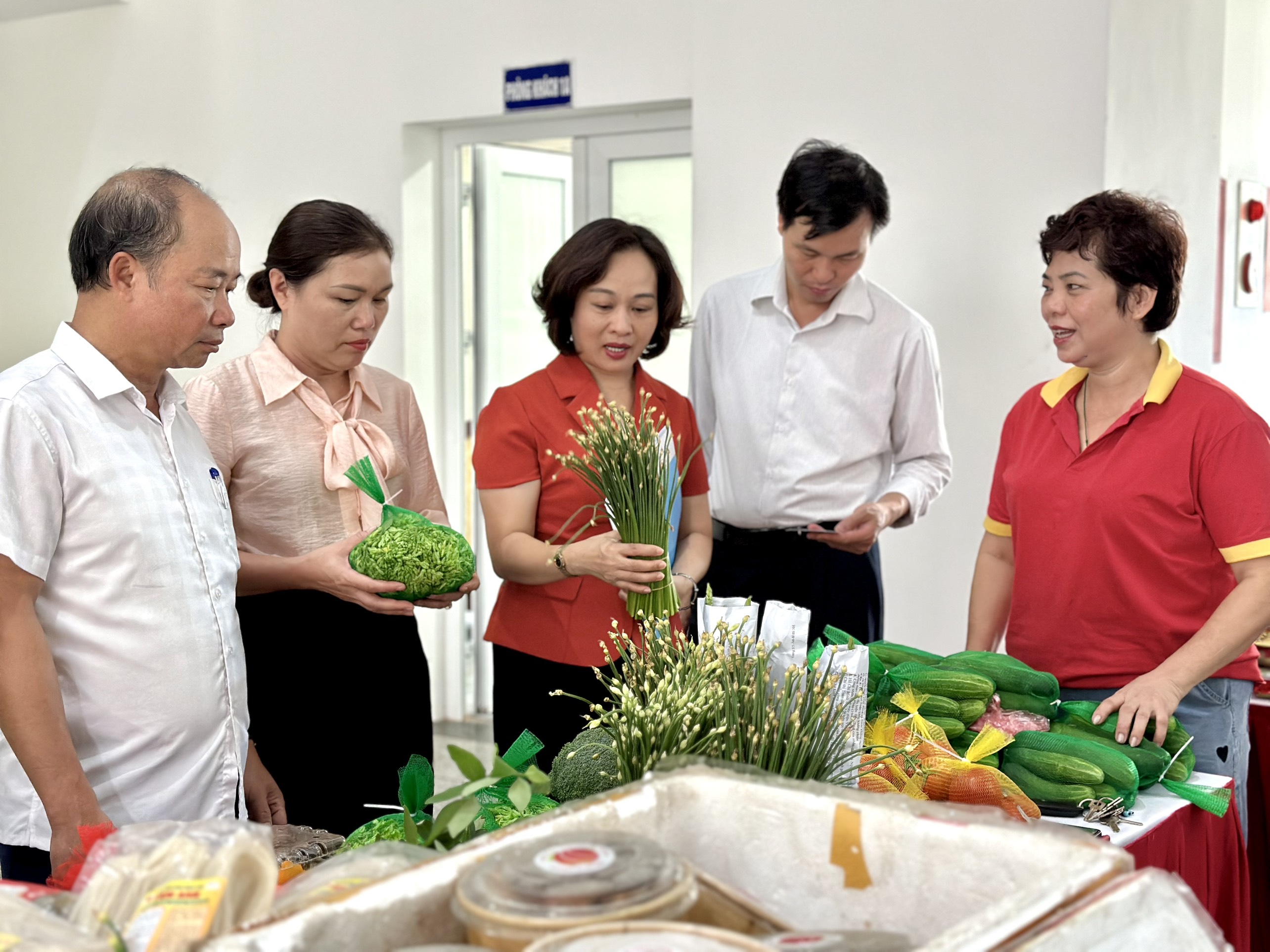 Phụ nữ sản xuất an toàn, tiêu dùng thông thái - ảnh 5