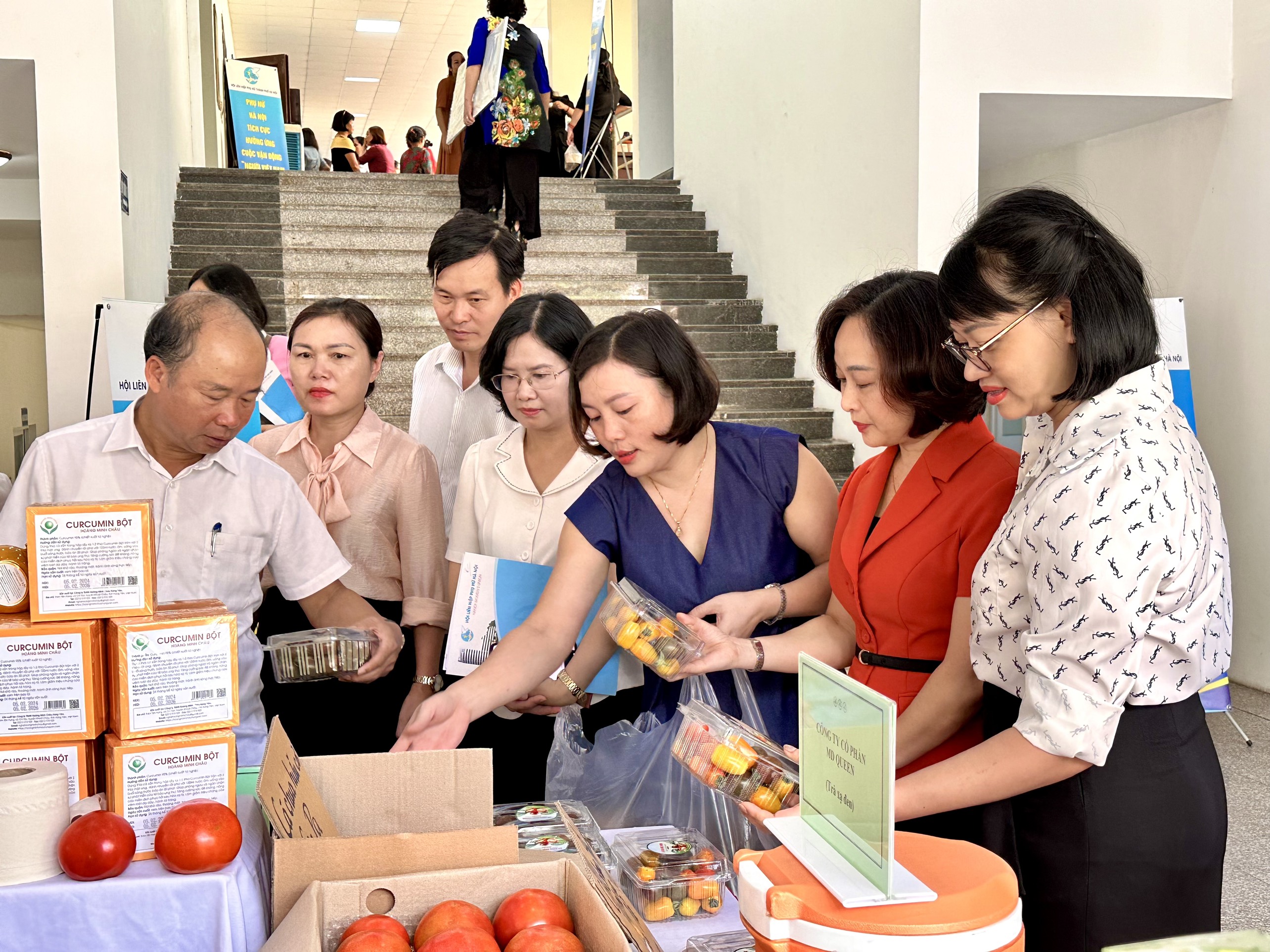 Phụ nữ sản xuất an toàn, tiêu dùng thông thái - ảnh 6
