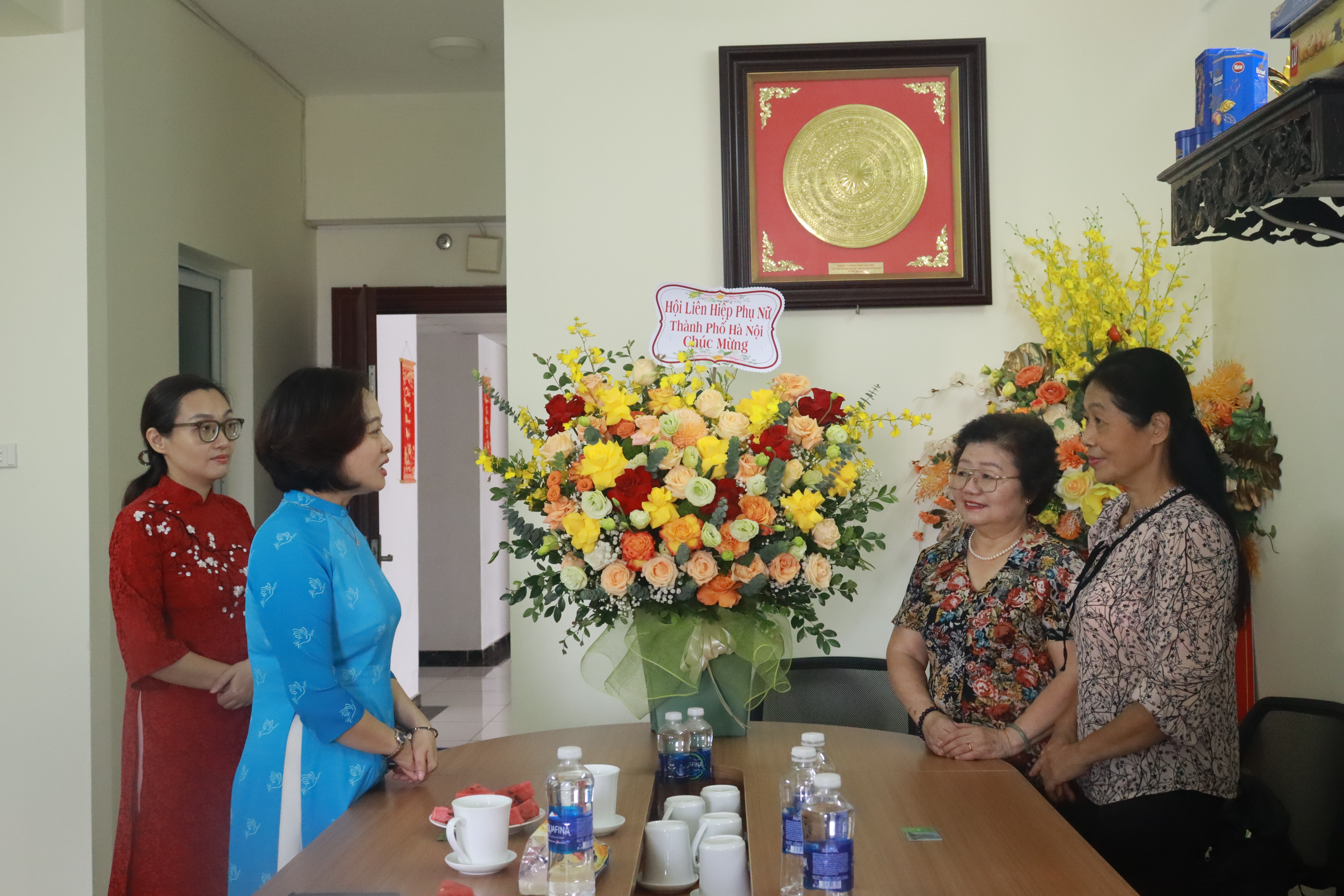 Hội LHPN Hà Nội: Chúc mừng các nữ doanh nhân nhân Ngày doanh nhân Việt Nam - ảnh 3