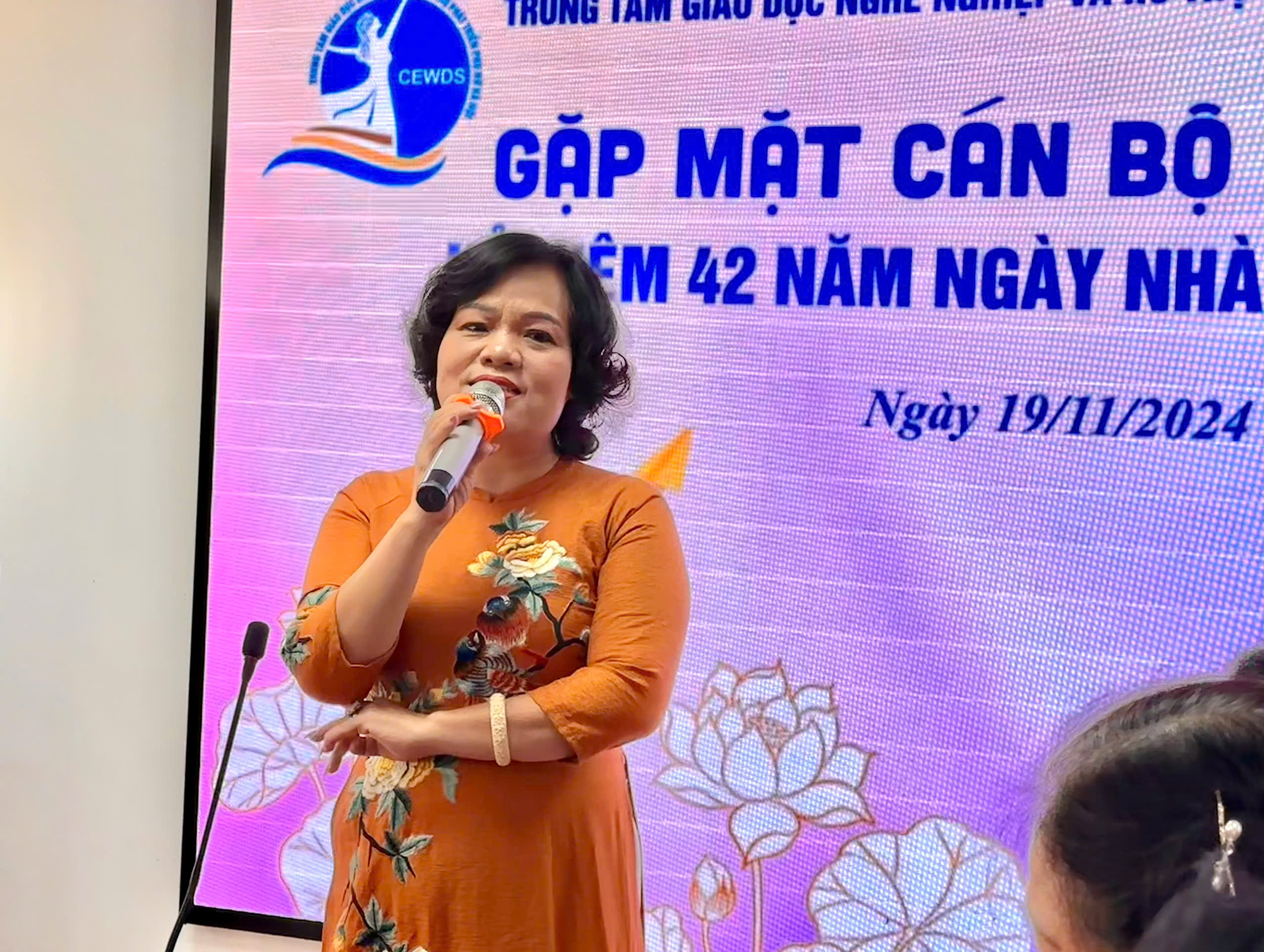 Trung tâm Giáo dục nghề nghiệp và Hỗ trợ phát triển phụ nữ Hà Nội kỷ niệm 38 năm ngày thành lập - ảnh 3