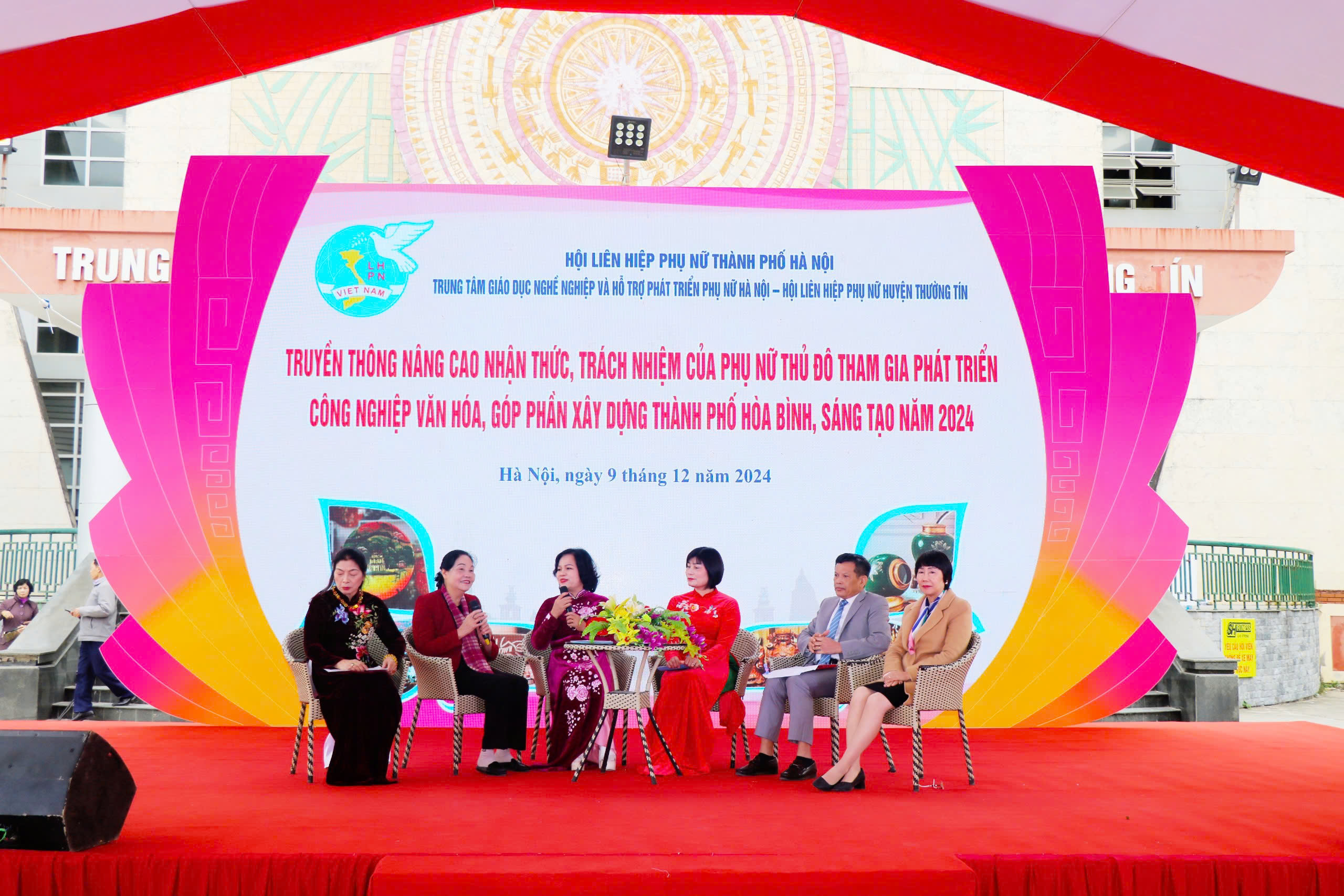 Nâng cao nhận thức, trách nhiệm của phụ nữ Thủ đô xây dựng thành phố hòa bình, sáng tạo - ảnh 3