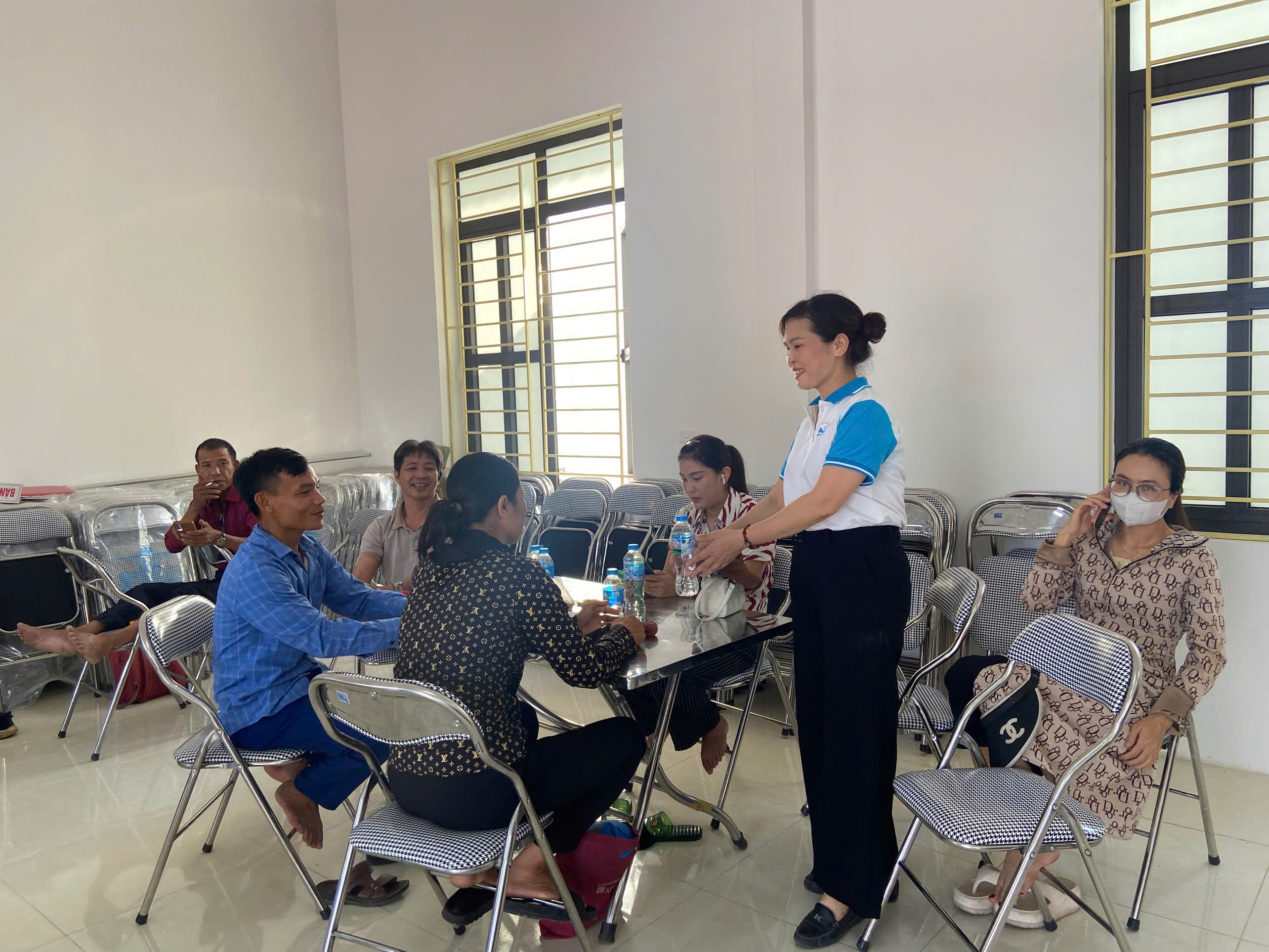 “Bữa ăn trưa 0 đồng” tiếp sức mùa thi nơi ngoại ô Hà Nội - ảnh 6