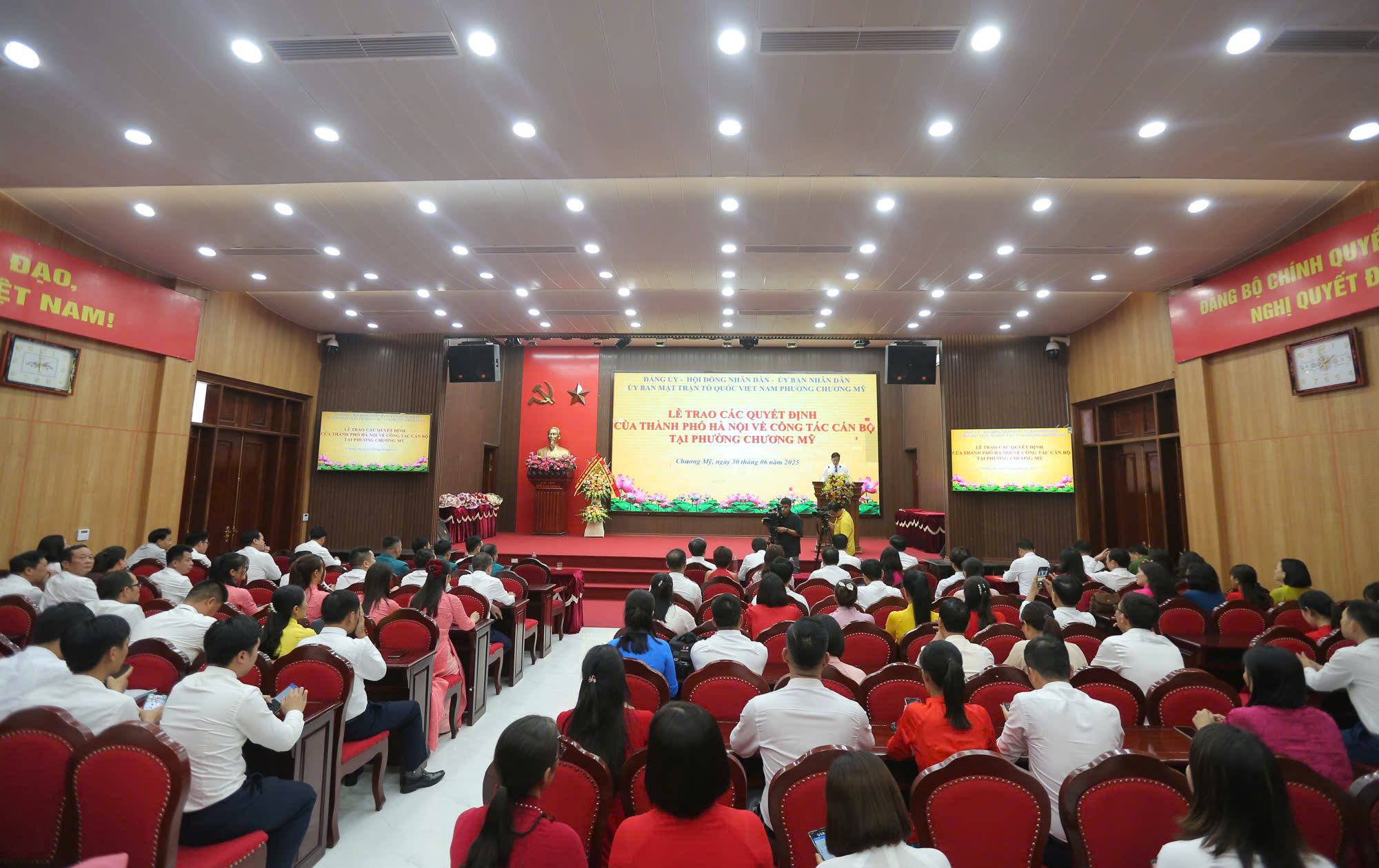 Công bố nhân sự chủ chốt tại phường Chương Mỹ, xã Phú Nghĩa và Xuân Mai - ảnh 1