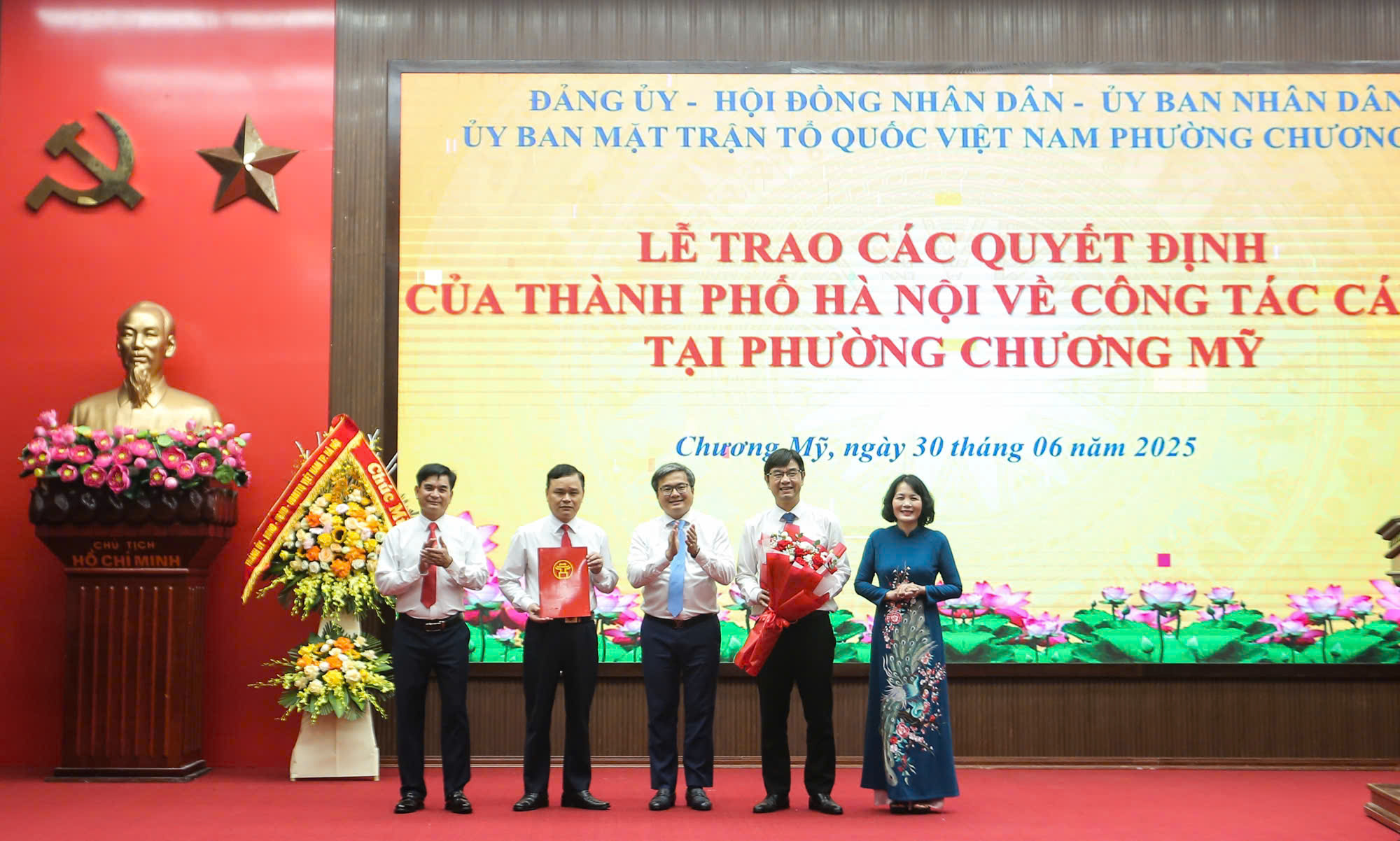 Công bố nhân sự chủ chốt tại phường Chương Mỹ, xã Phú Nghĩa và Xuân Mai - ảnh 2