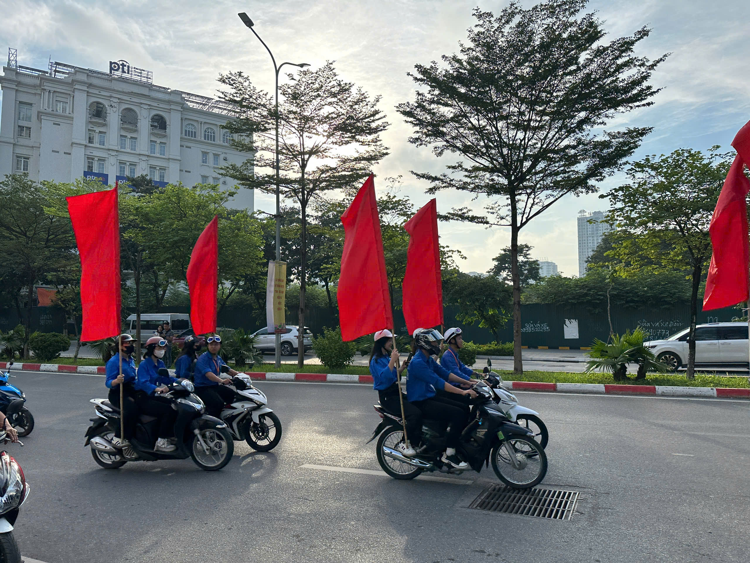 Phụ nữ phường Cầu Giấy làm nòng cốt tổng vệ sinh môi trường - ảnh 3